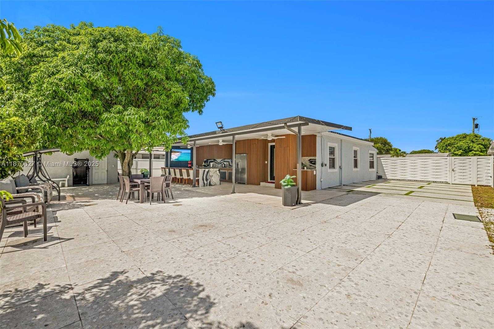 Small Image of 5129 EAST 8TH CT, Hialeah Number 26