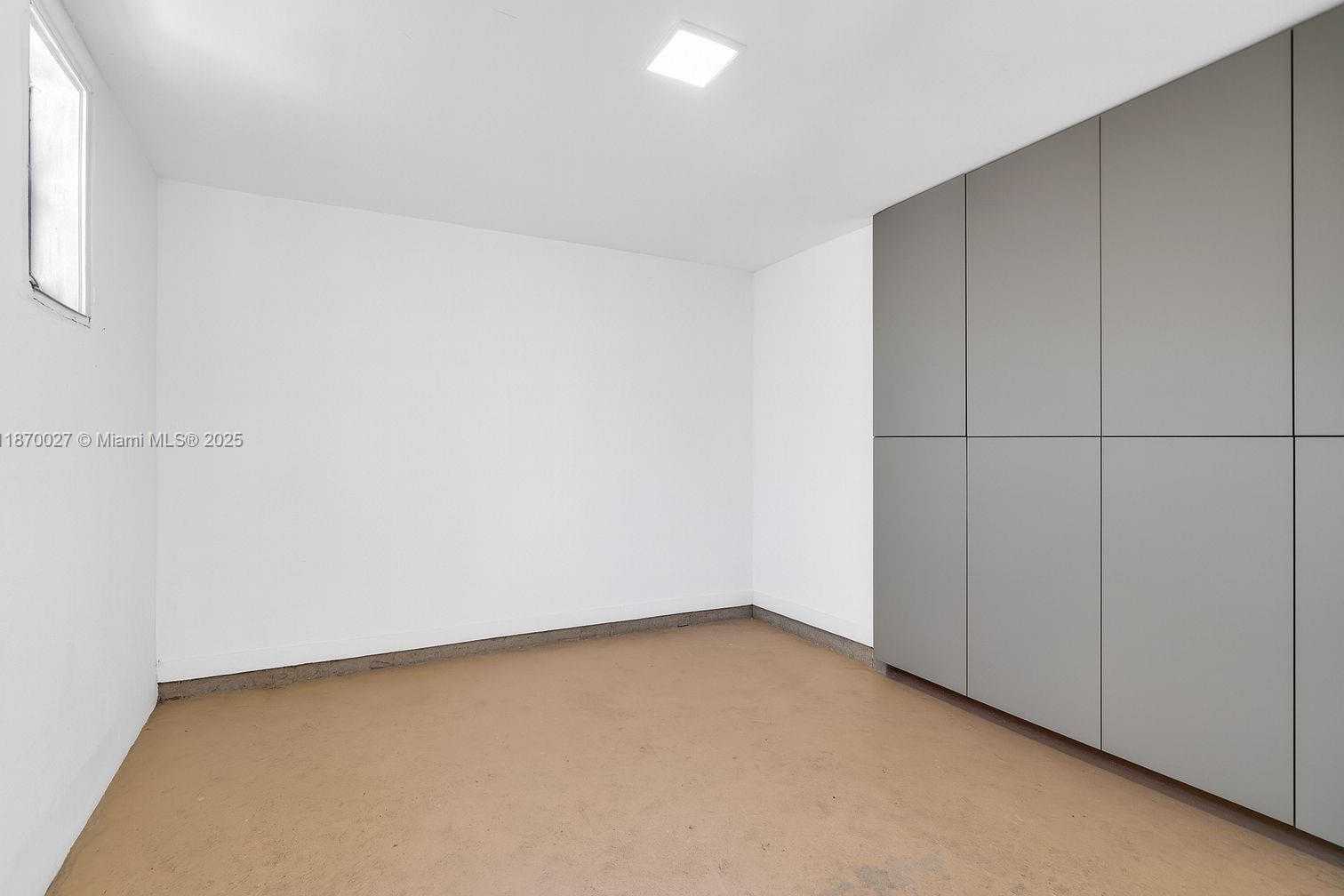 Small Image of 5129 EAST 8TH CT, Hialeah Number 28