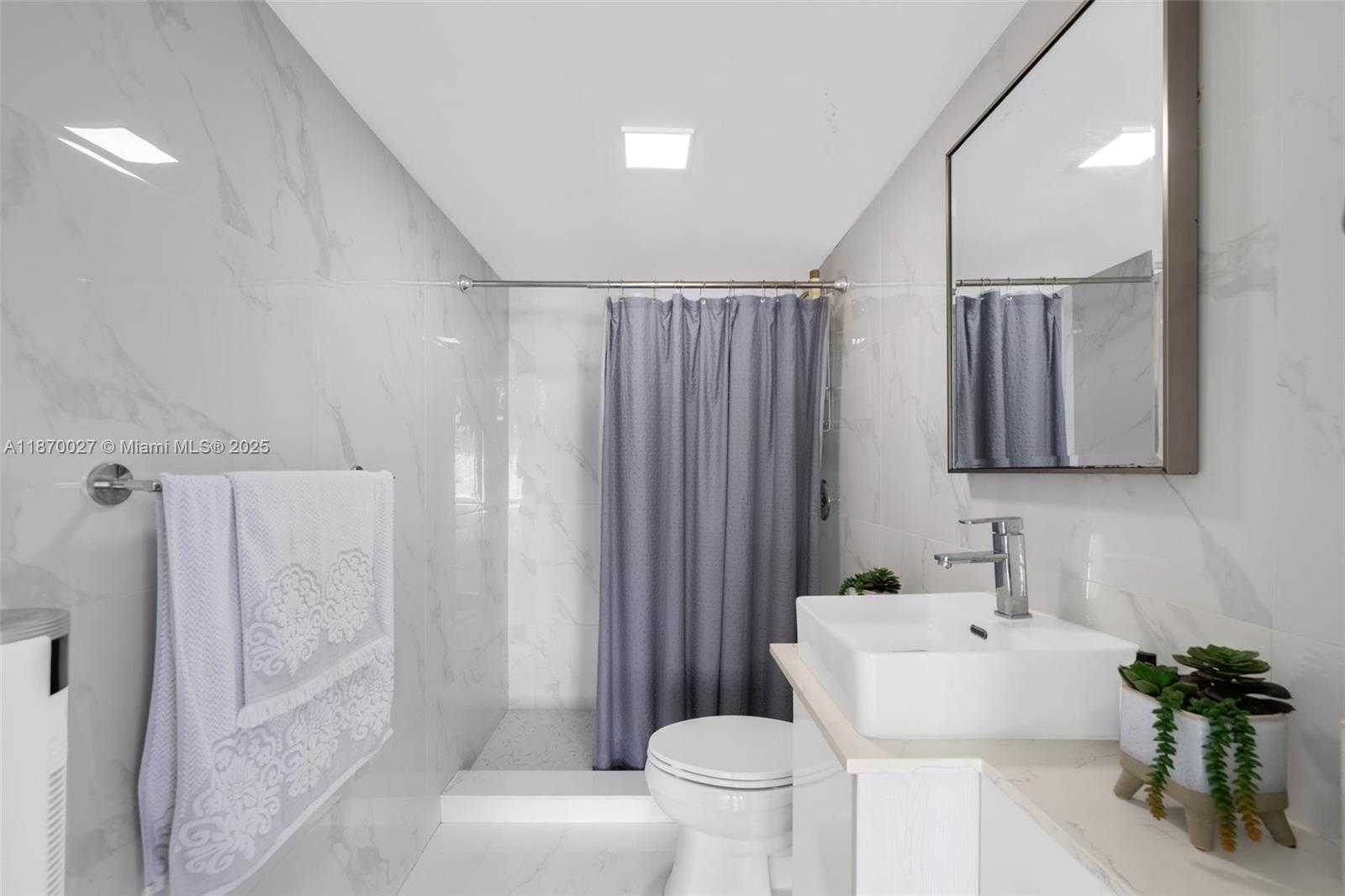 Small Image of 5129 EAST 8TH CT, Hialeah Number 29