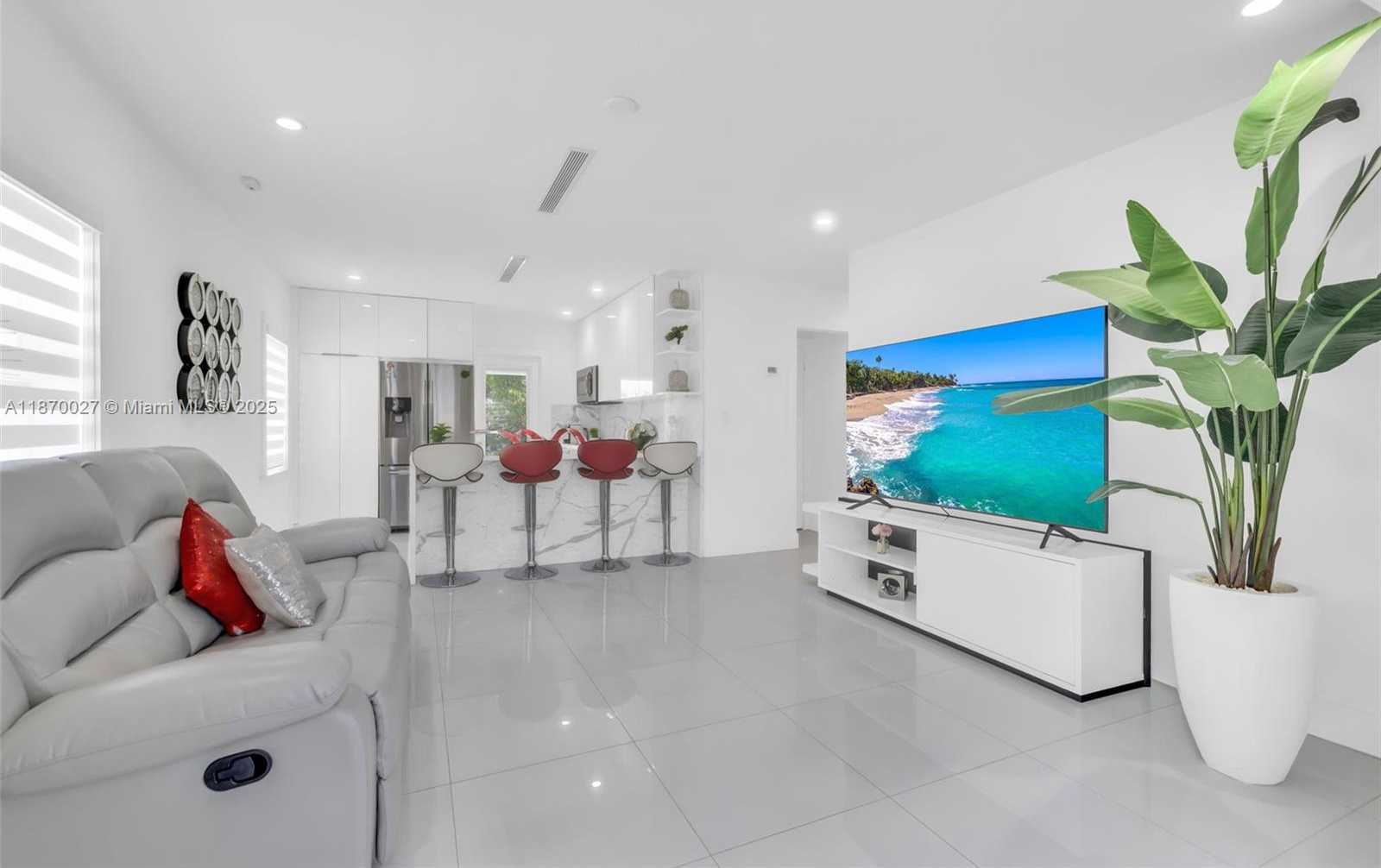 Small Image of 5129 EAST 8TH CT, Hialeah Number 5
