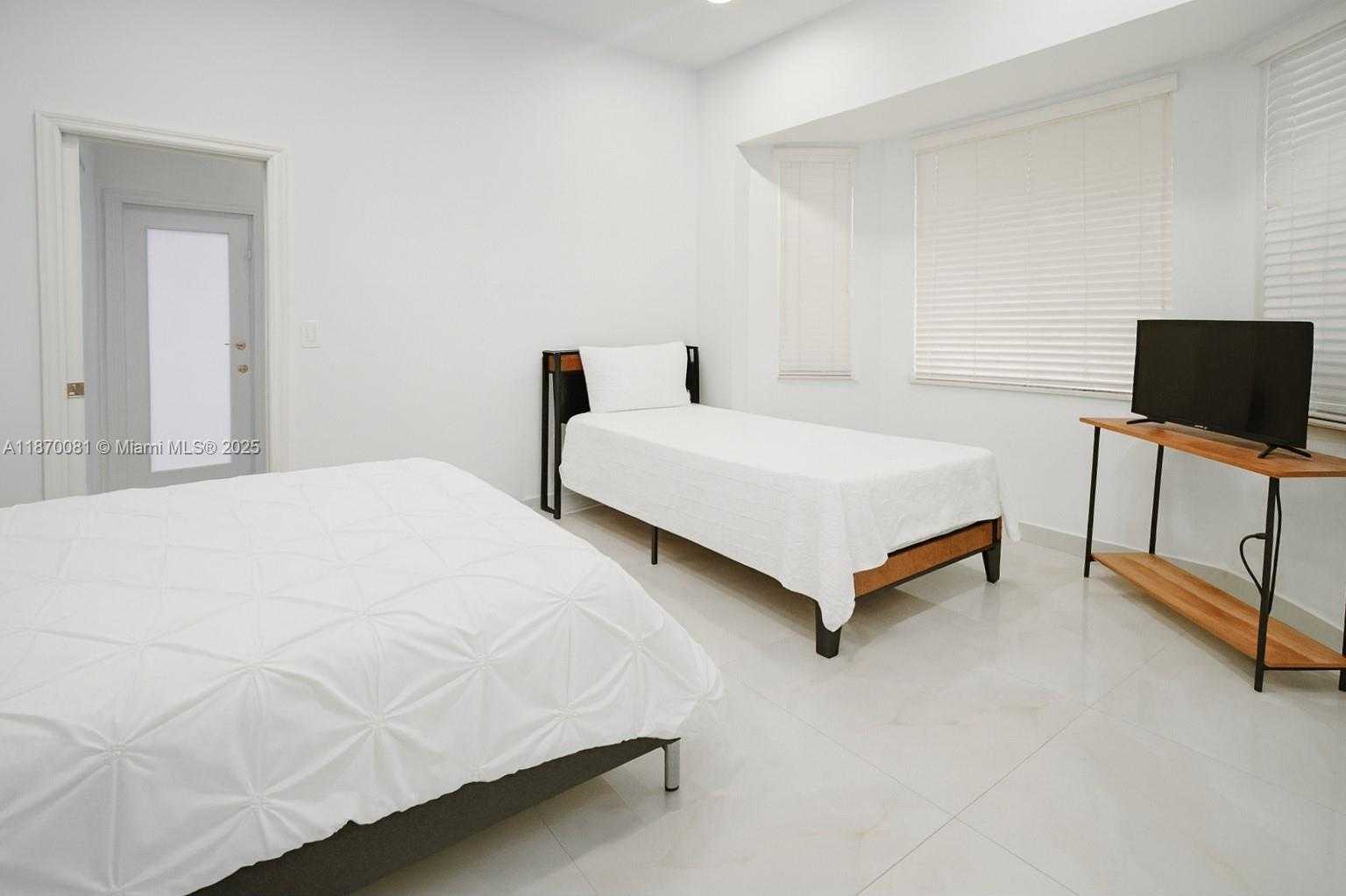 Small Image of 2019 SOUTH WEST 29TH TER, Cape Coral Number 32