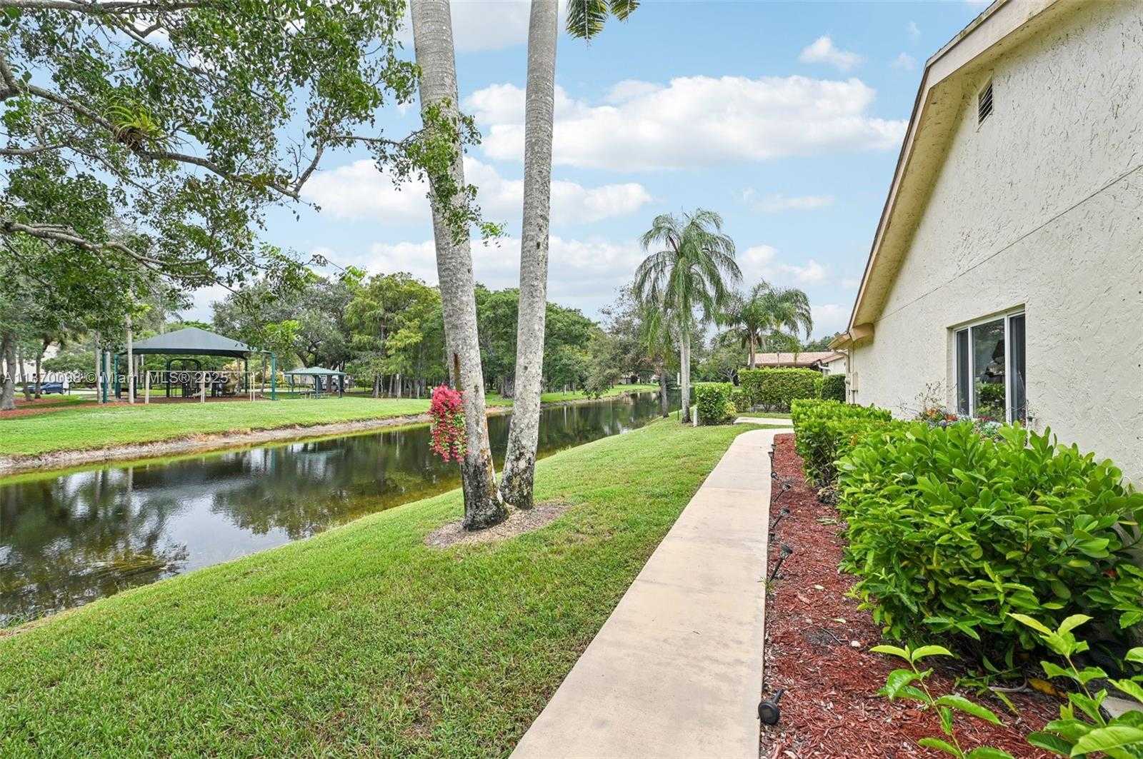 Small Image of 4314 ACACIA CIR, Coconut Creek Number 24