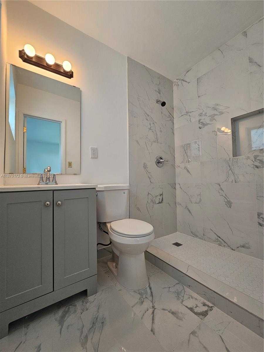 Small Image of 7908 GRANADA BLVD, Miramar Number 10