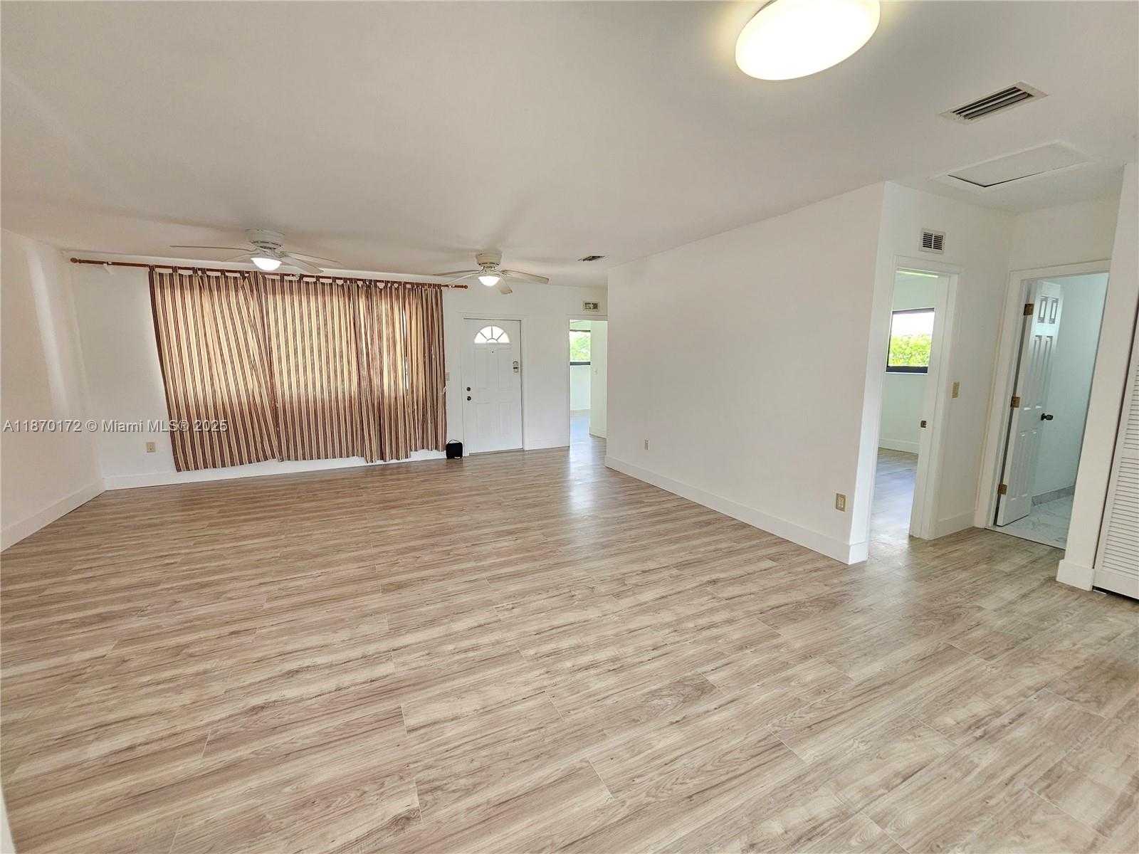 Small Image of 7908 GRANADA BLVD, Miramar Number 12