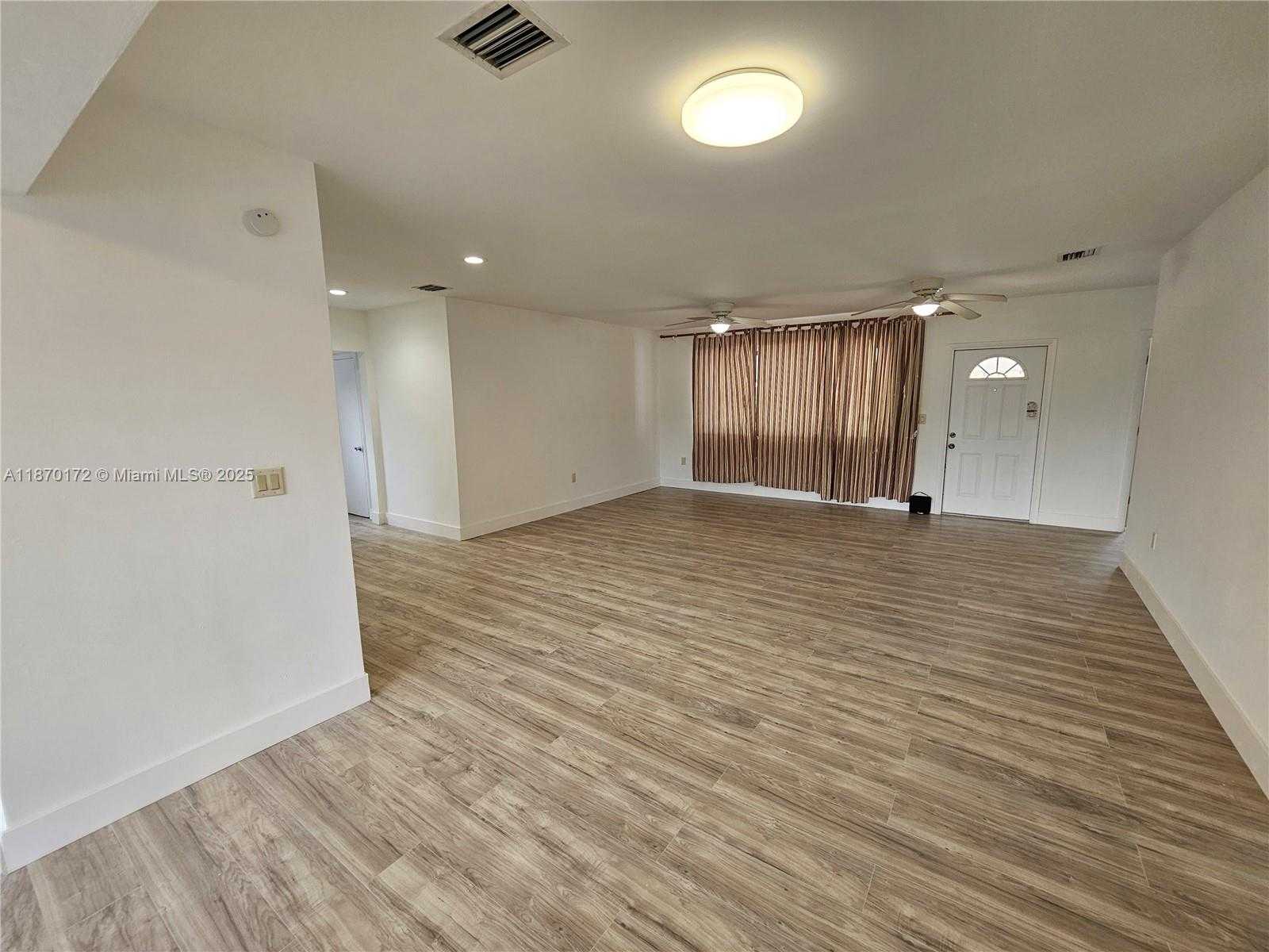 Small Image of 7908 GRANADA BLVD, Miramar Number 13
