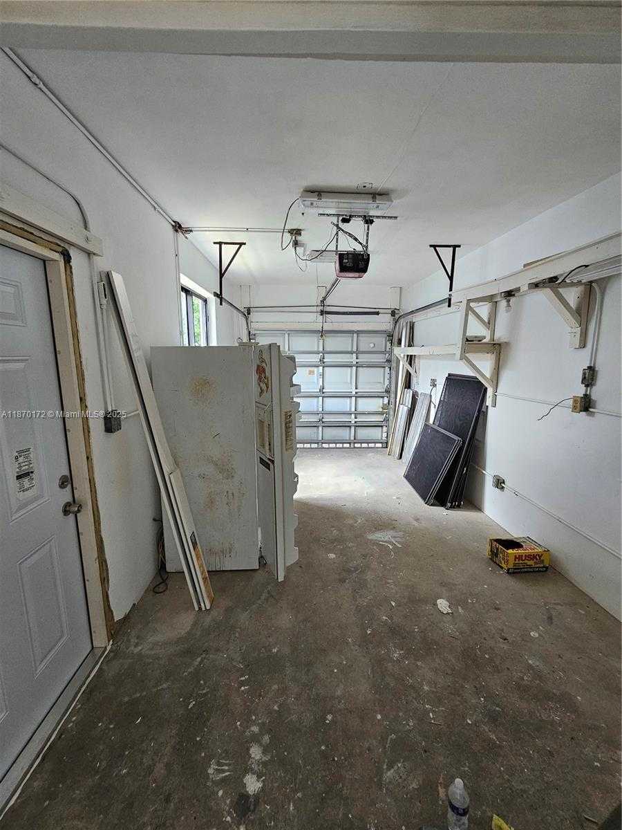 Small Image of 7908 GRANADA BLVD, Miramar Number 19