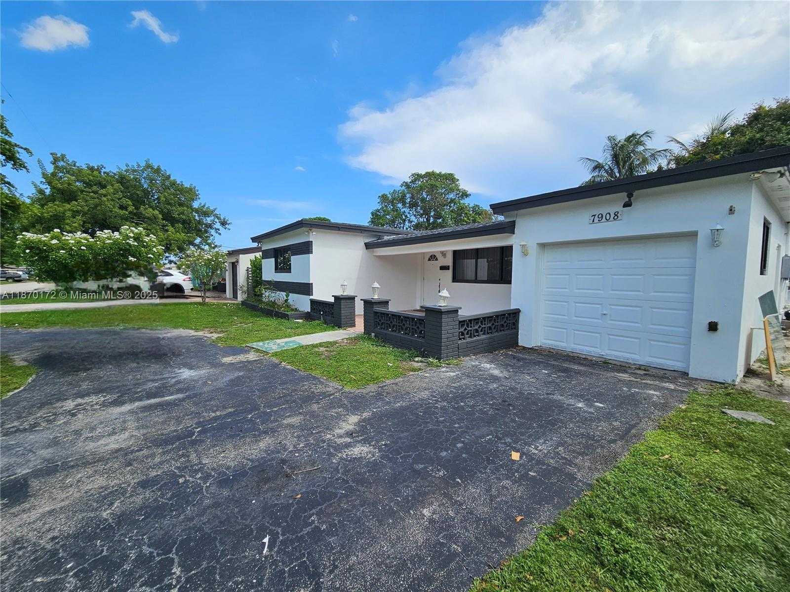 Small Image of 7908 GRANADA BLVD, Miramar Number 23