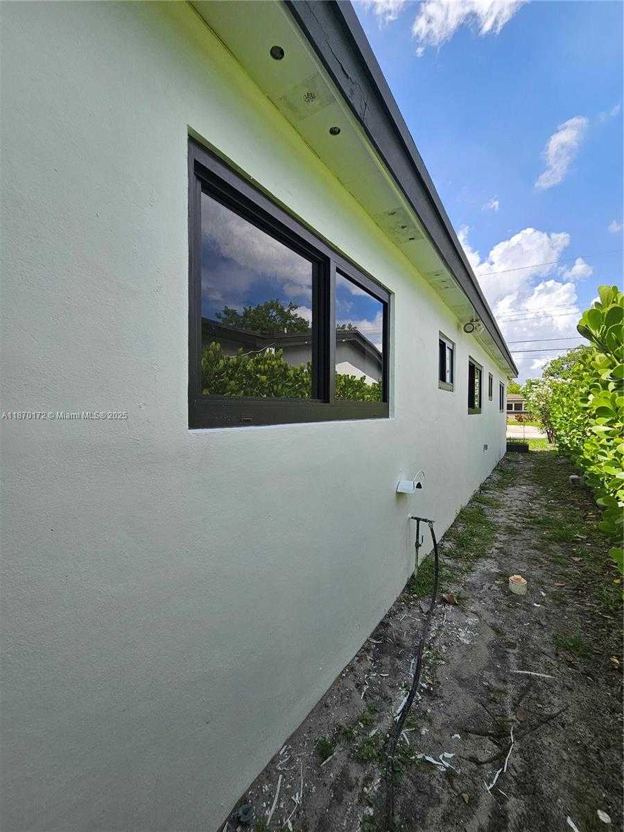 Small Image of 7908 GRANADA BLVD, Miramar Number 27