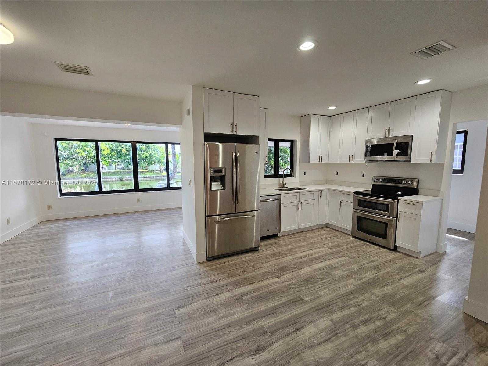Small Image of 7908 GRANADA BLVD, Miramar Number 5