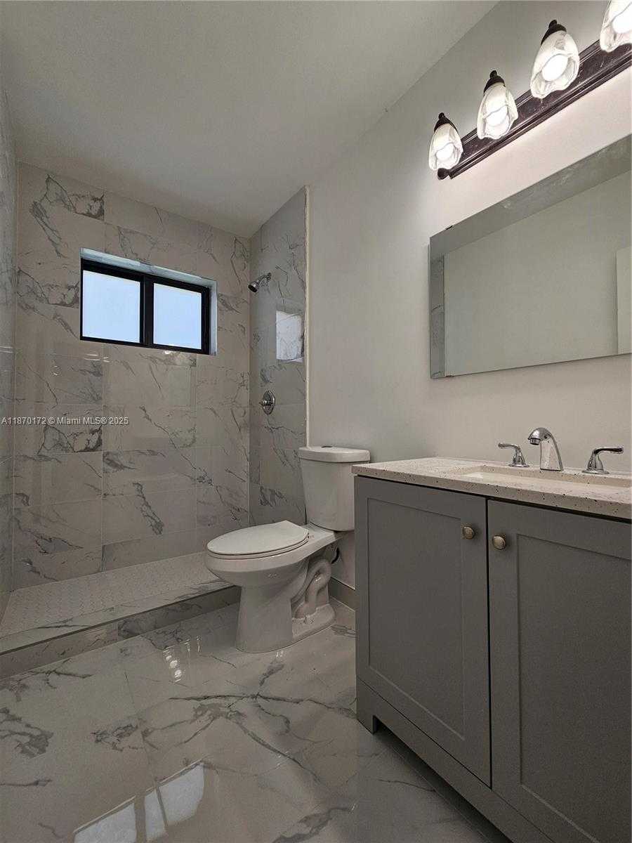 Small Image of 7908 GRANADA BLVD, Miramar Number 7