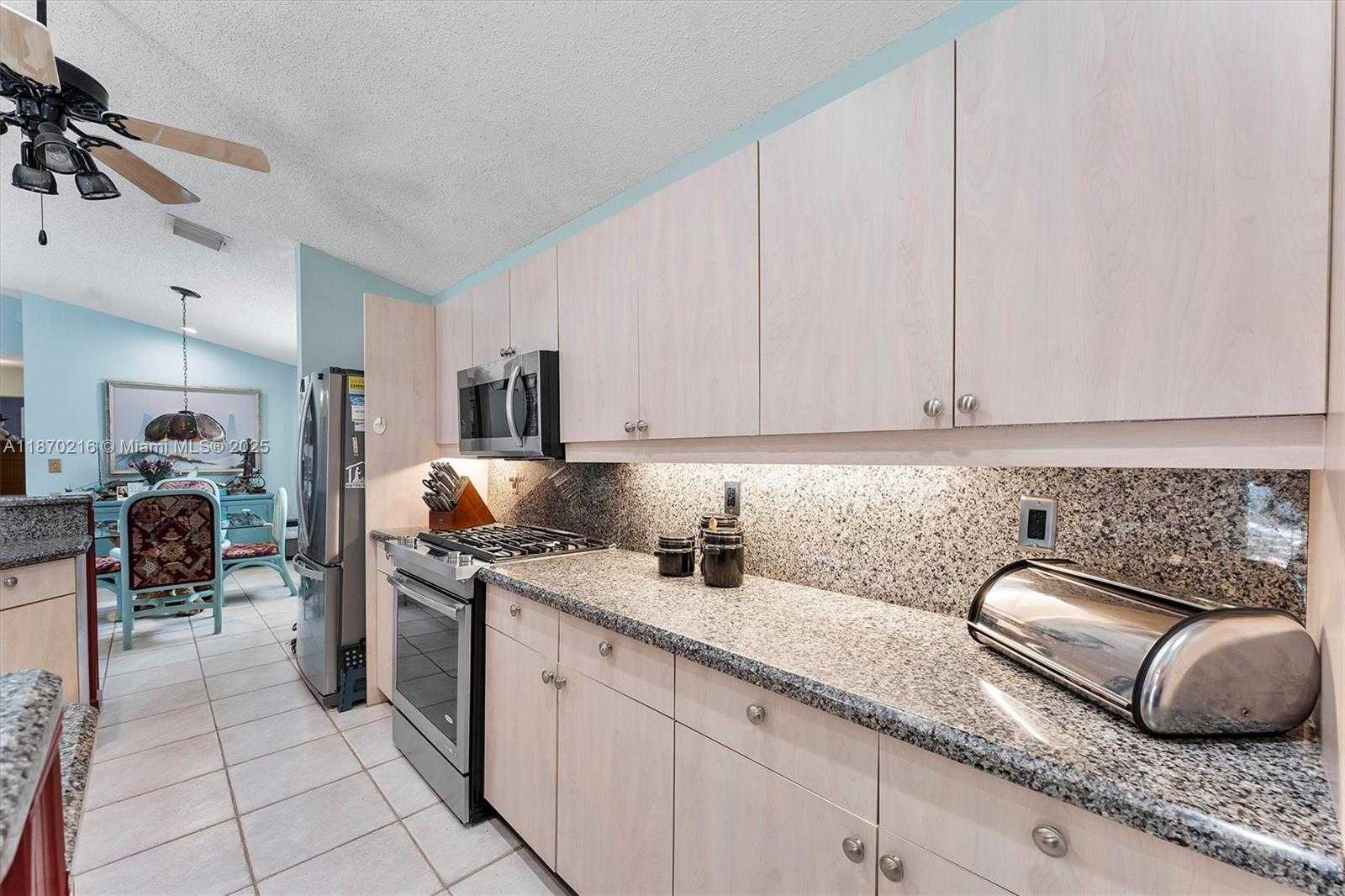 Small Image of 800 CLEARBROOK PARK CIR, Delray Beach Number 4