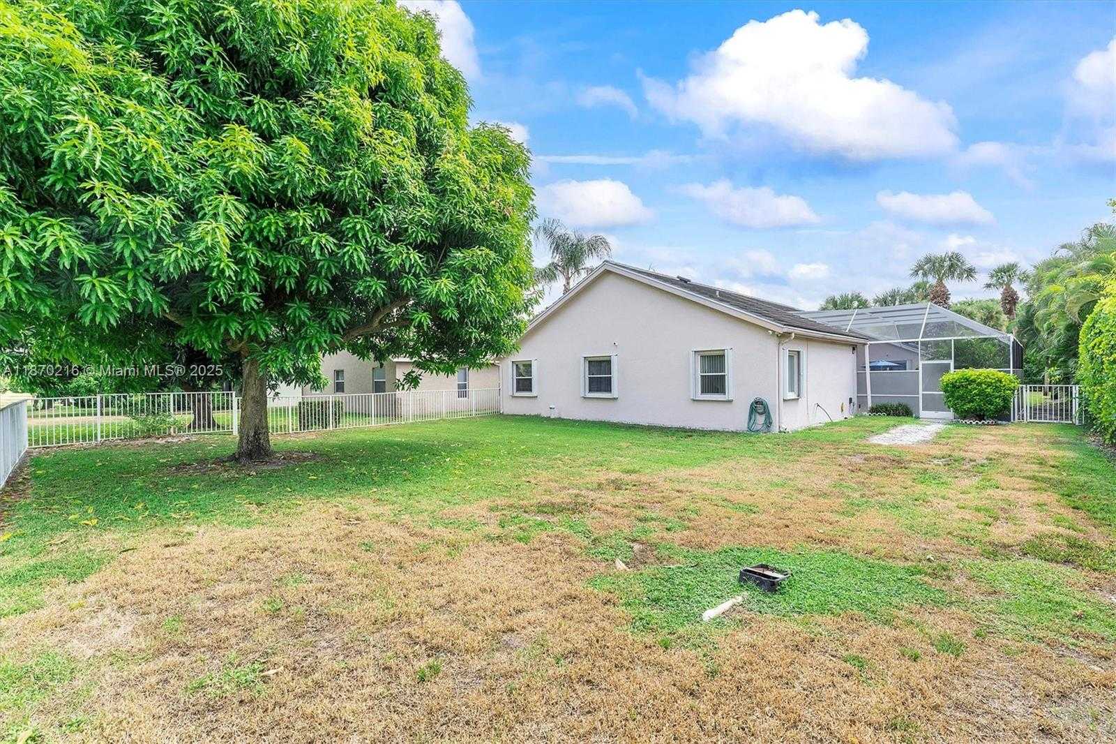 Small Image of 800 CLEARBROOK PARK CIR, Delray Beach Number 40
