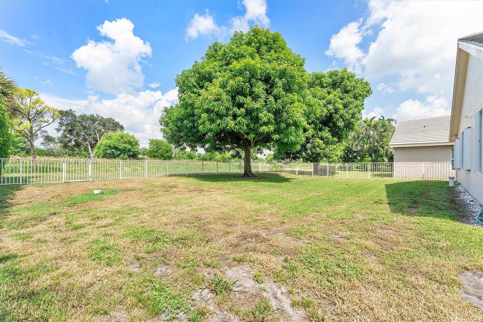 Small Image of 800 CLEARBROOK PARK CIR, Delray Beach Number 43