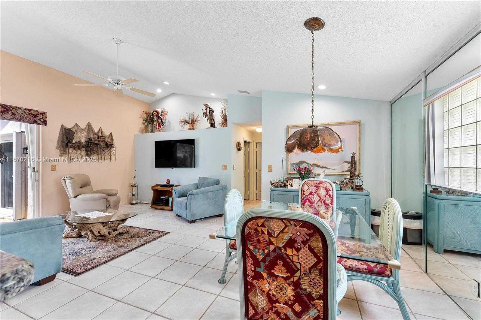 Small Image of 800 CLEARBROOK PARK CIR, Delray Beach Number 6