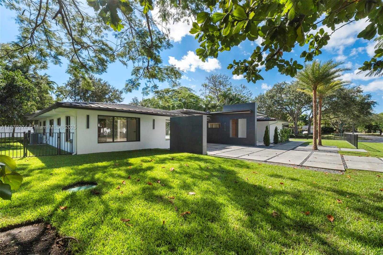 Small Image of 7530 SOUTH WEST 134TH ST, Pinecrest Number 2