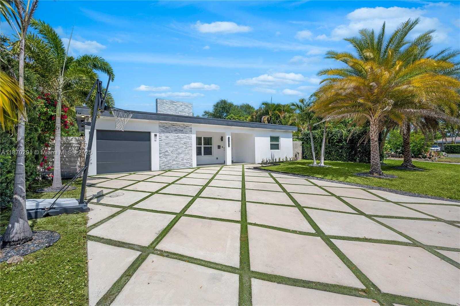 Small Image of 1785 NORTH EAST 15TH ST, Fort Lauderdale Number 2