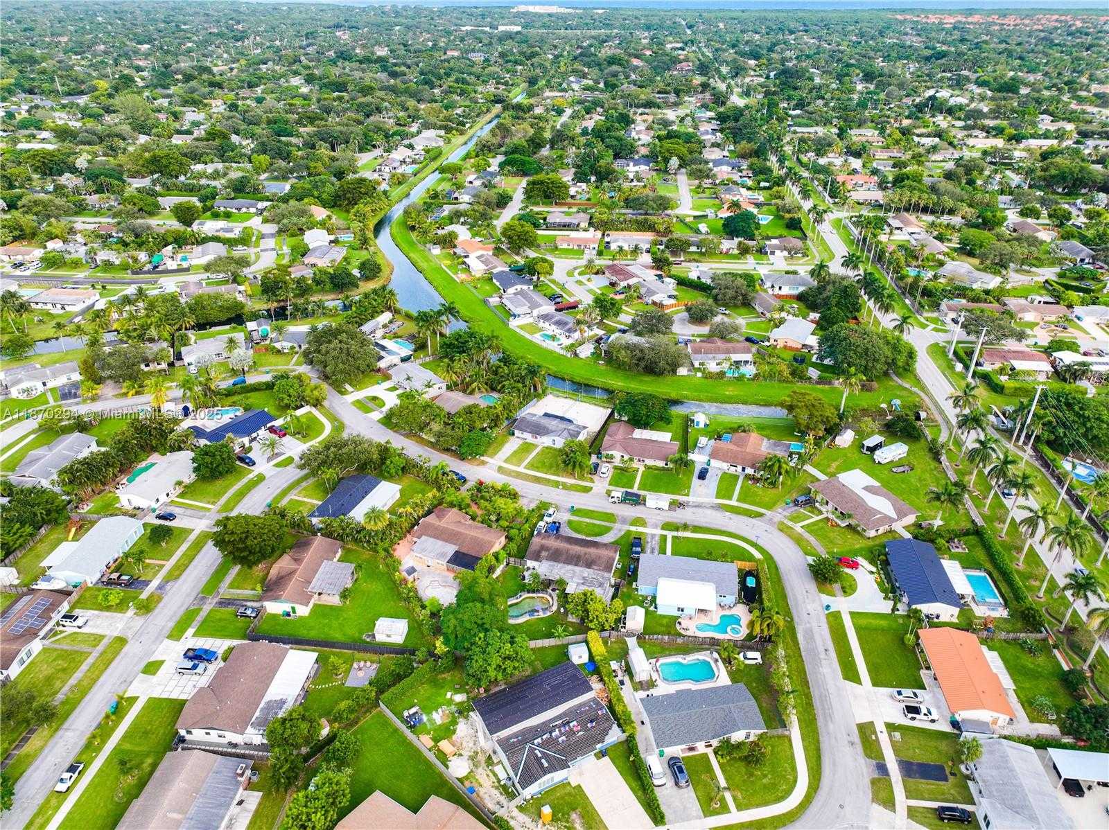 Small Image of 18231 SOUTH WEST 90TH CT, Palmetto Bay Number 45