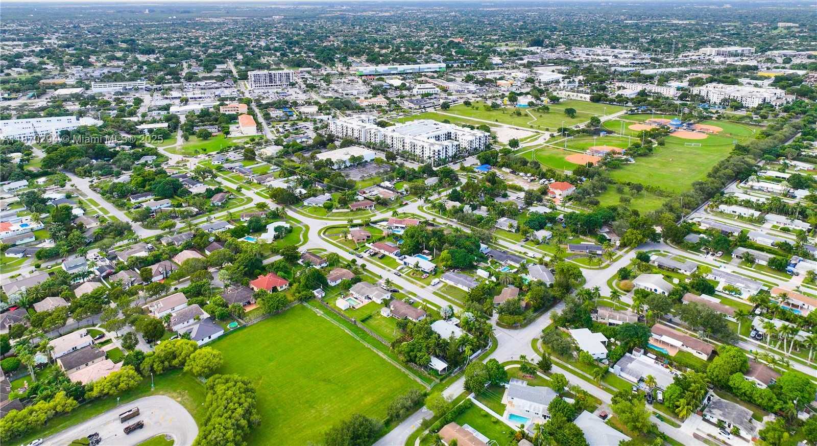 Small Image of 18231 SOUTH WEST 90TH CT, Palmetto Bay Number 47
