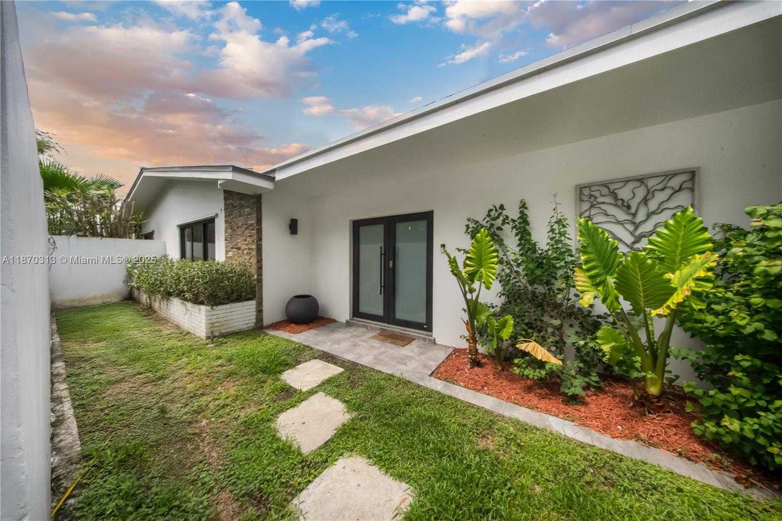 Small Image of 16900 SOUTH WEST 87TH AVE, Palmetto Bay Number 4