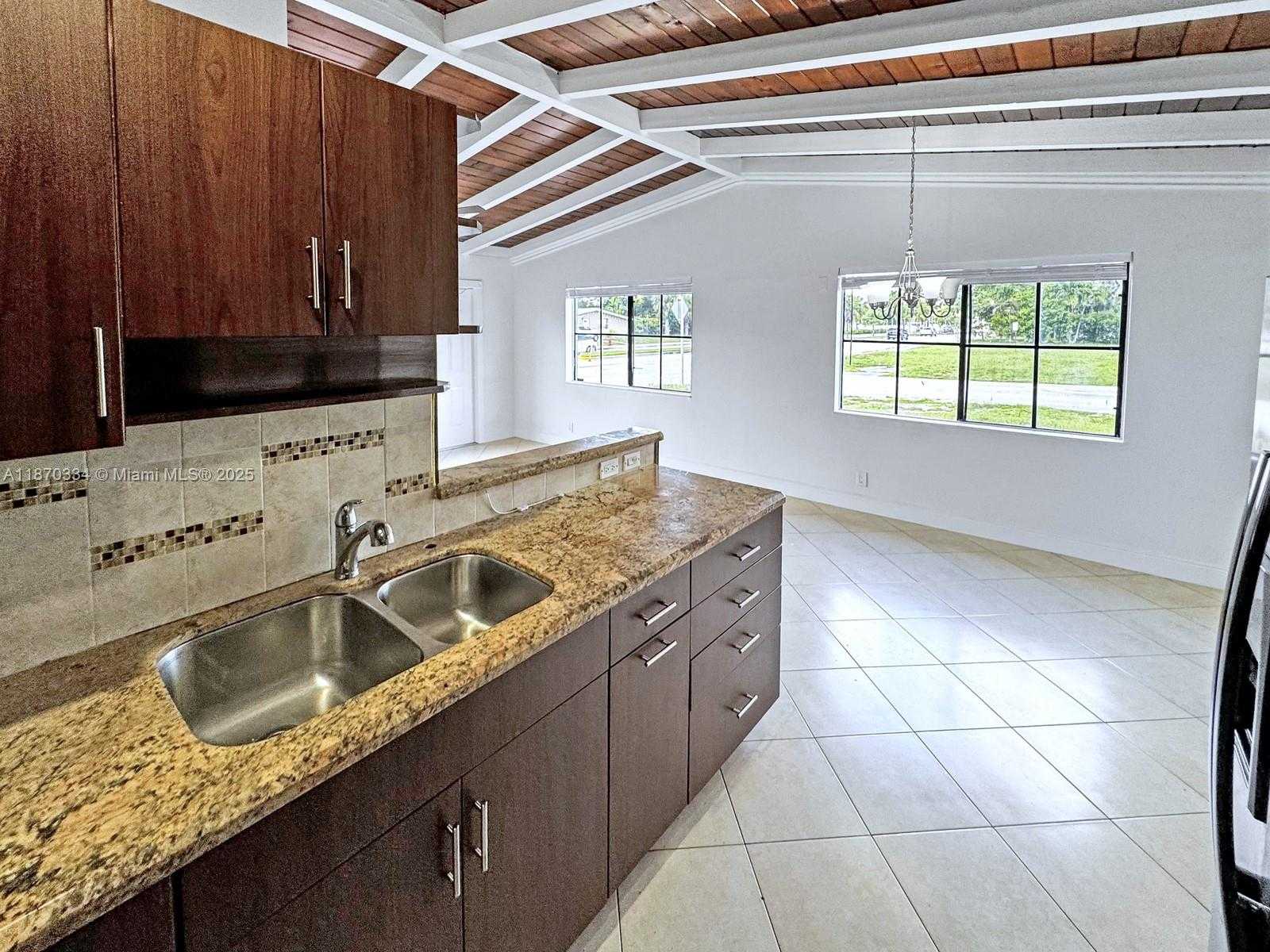 Small Image of 2861 DAVIE BLVD, Fort Lauderdale Number 10