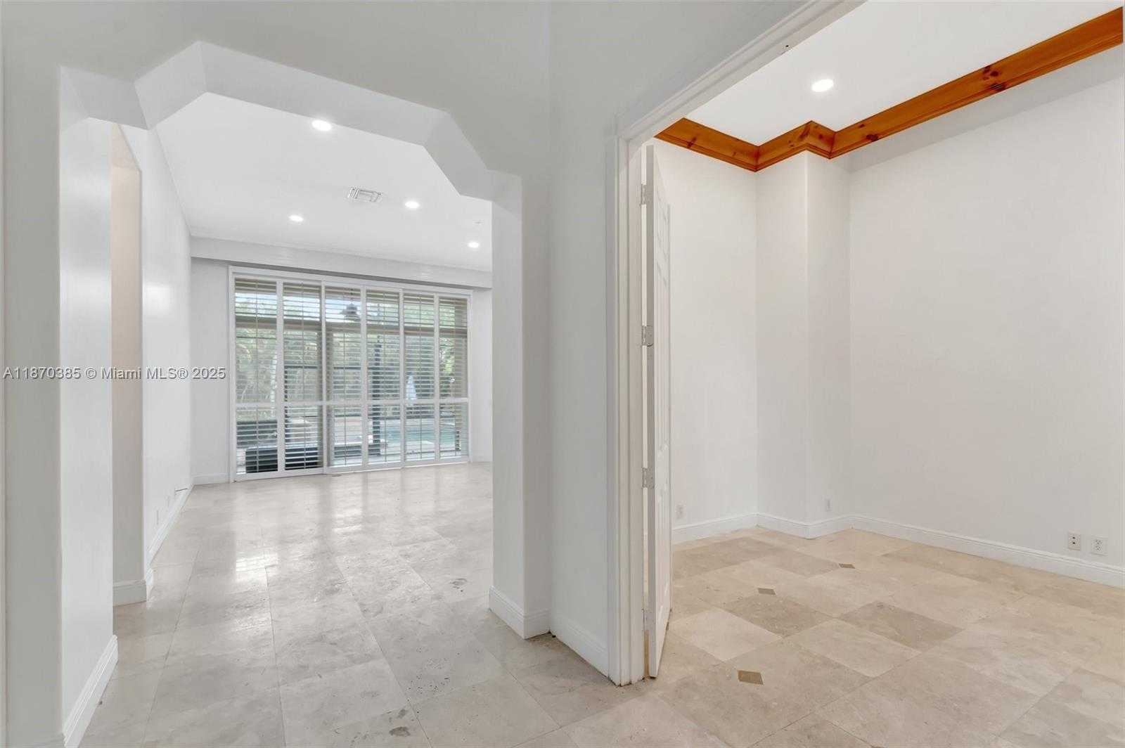 Small Image of 8244 LAKEVIEW DR, West Palm Beach Number 12