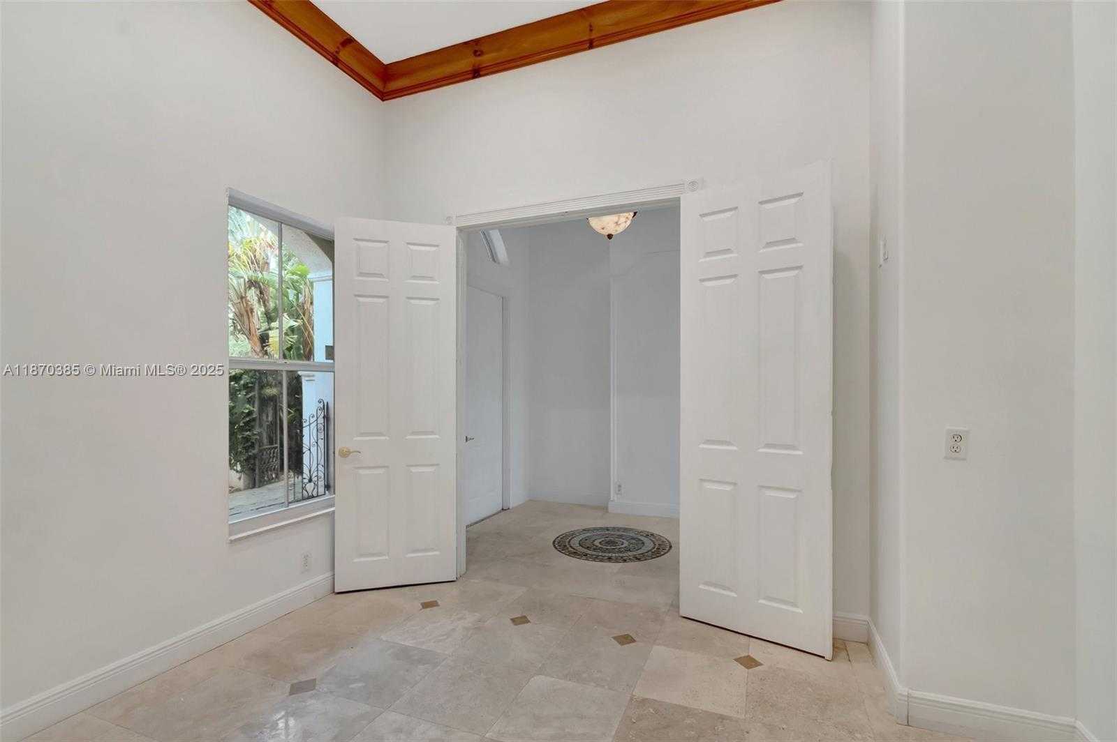Small Image of 8244 LAKEVIEW DR, West Palm Beach Number 13