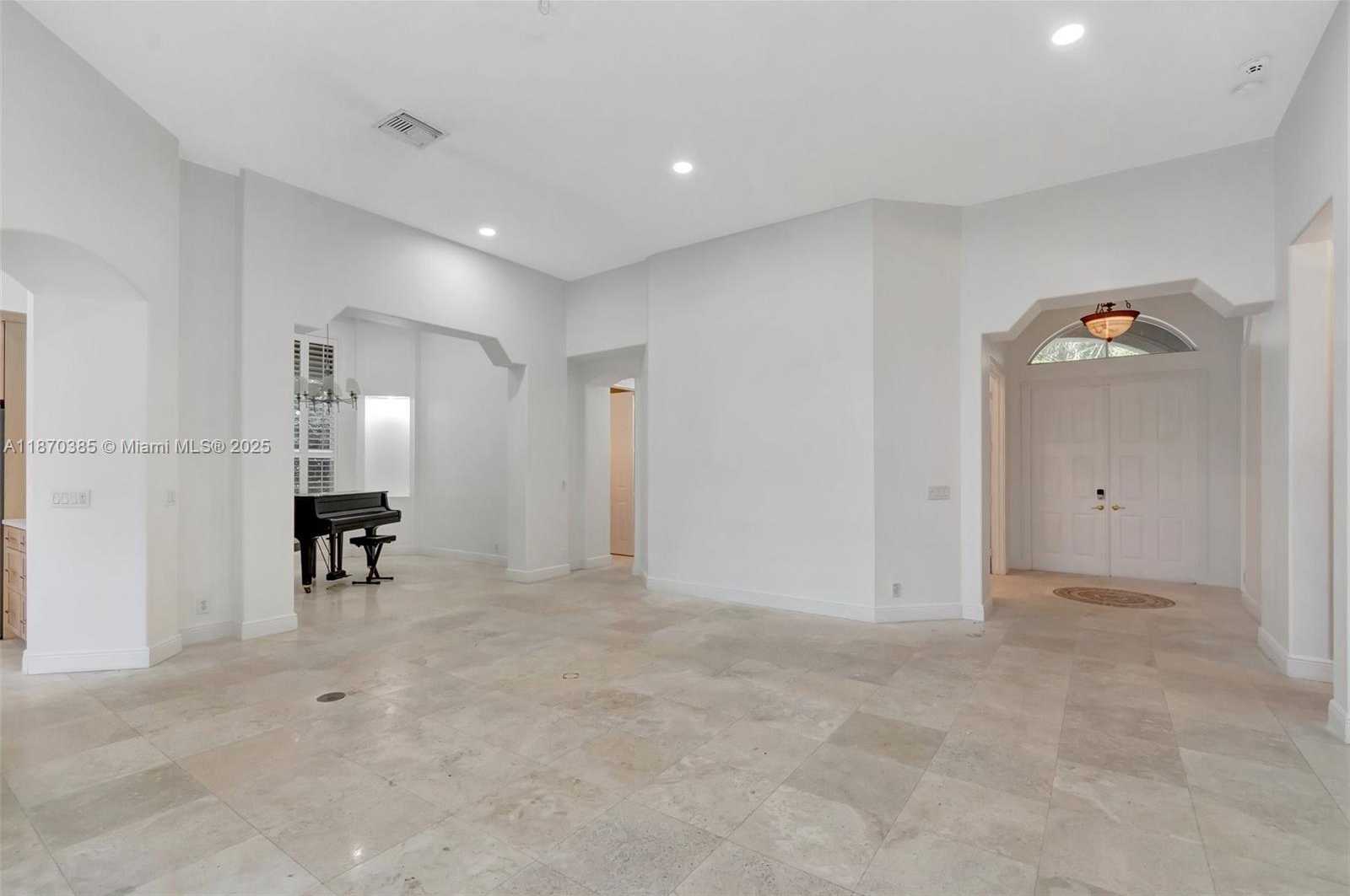 Small Image of 8244 LAKEVIEW DR, West Palm Beach Number 14