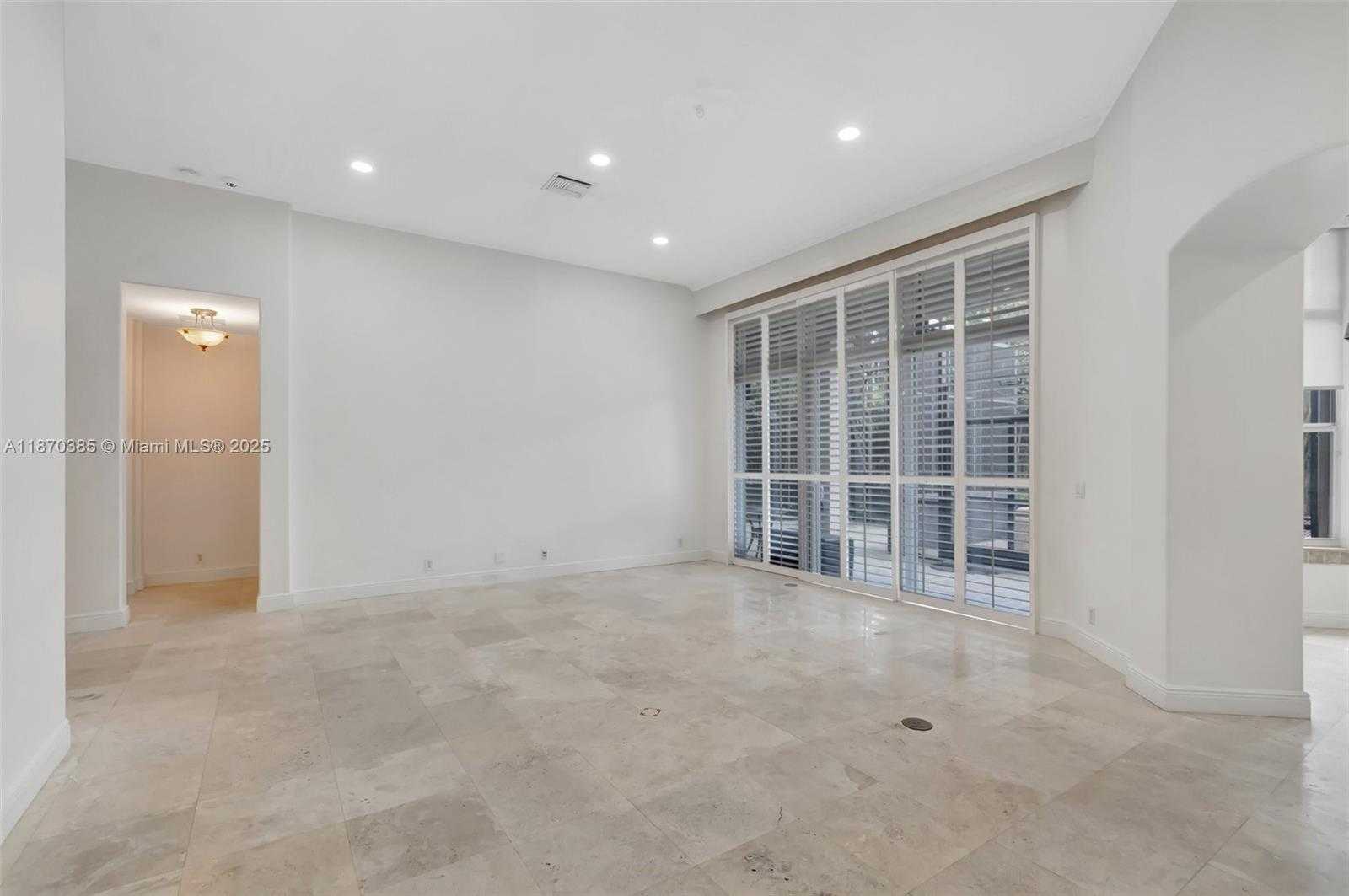 Small Image of 8244 LAKEVIEW DR, West Palm Beach Number 16