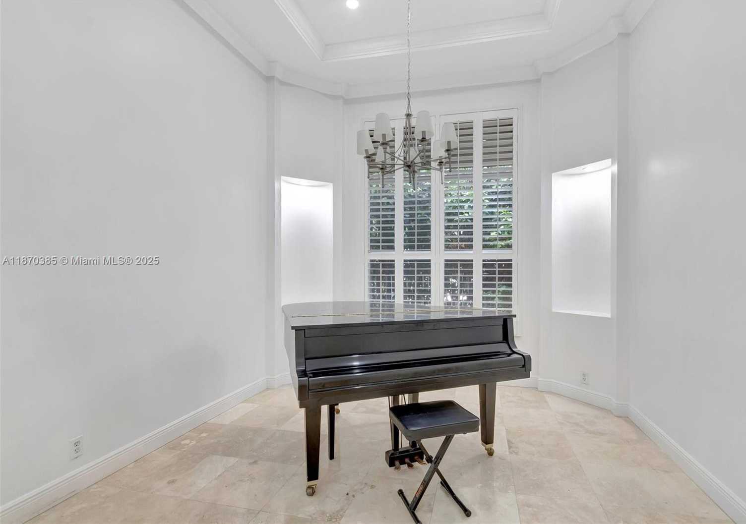 Small Image of 8244 LAKEVIEW DR, West Palm Beach Number 17