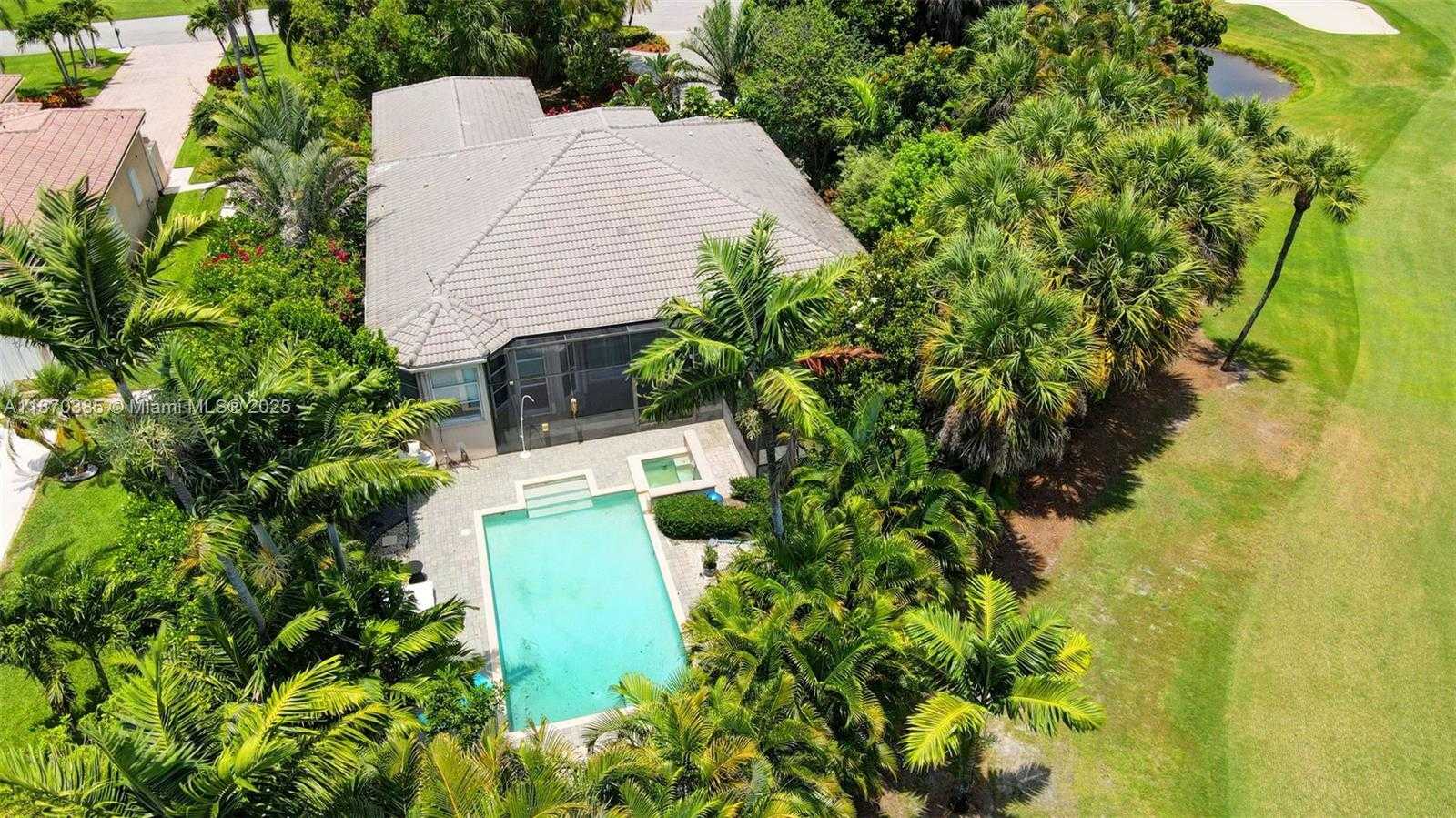 Small Image of 8244 LAKEVIEW DR, West Palm Beach Number 2