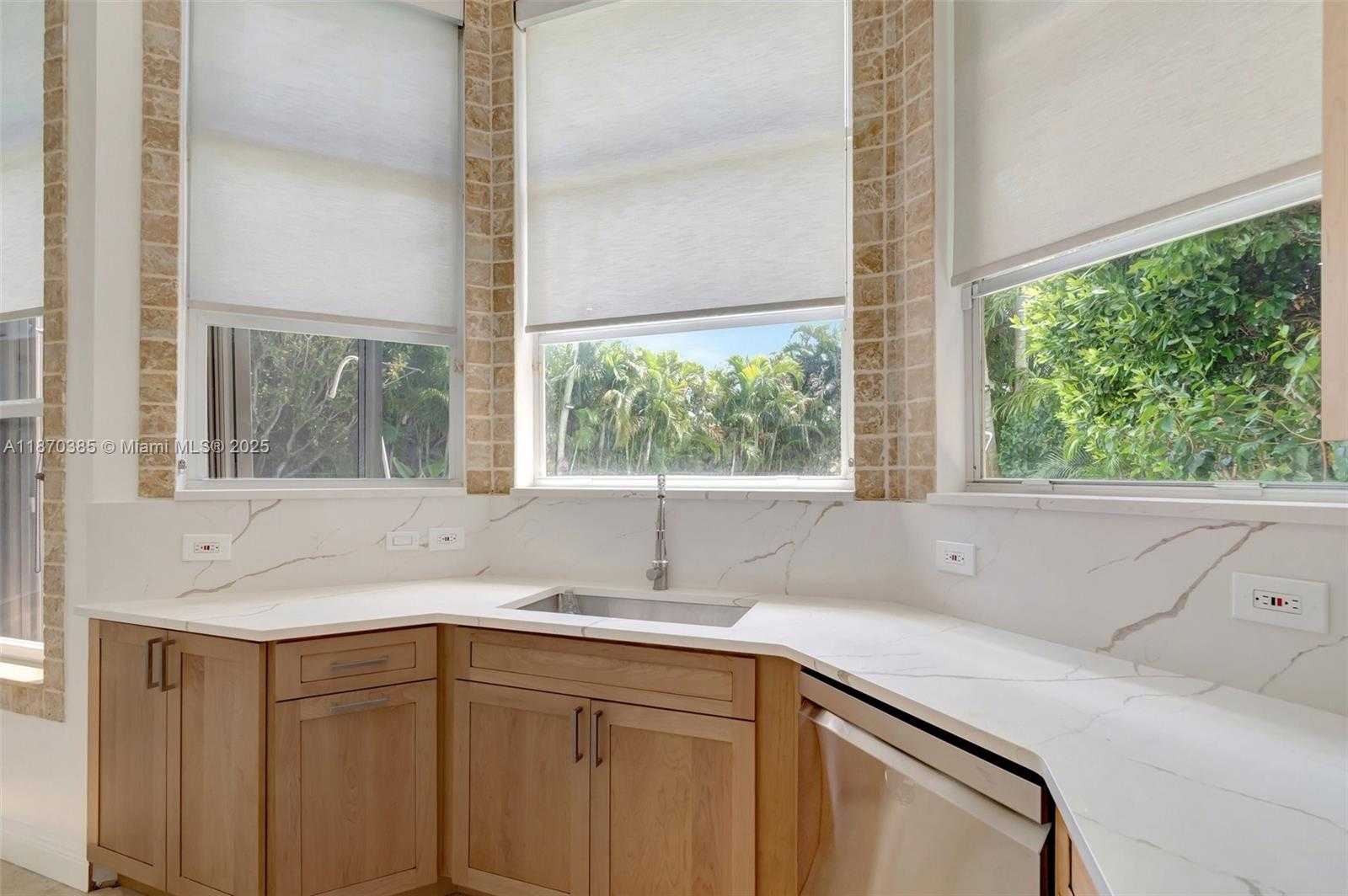 Small Image of 8244 LAKEVIEW DR, West Palm Beach Number 24