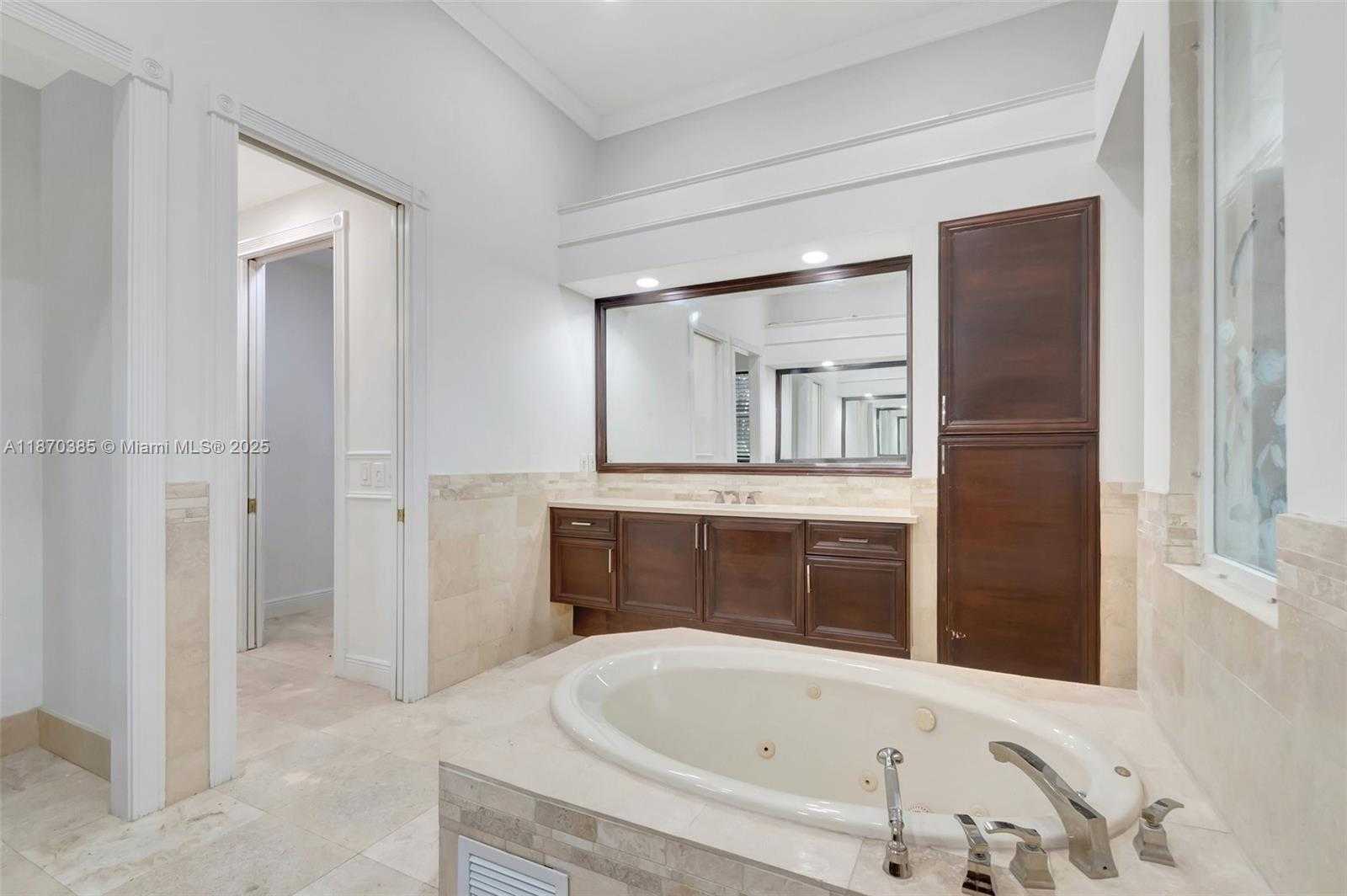 Small Image of 8244 LAKEVIEW DR, West Palm Beach Number 31