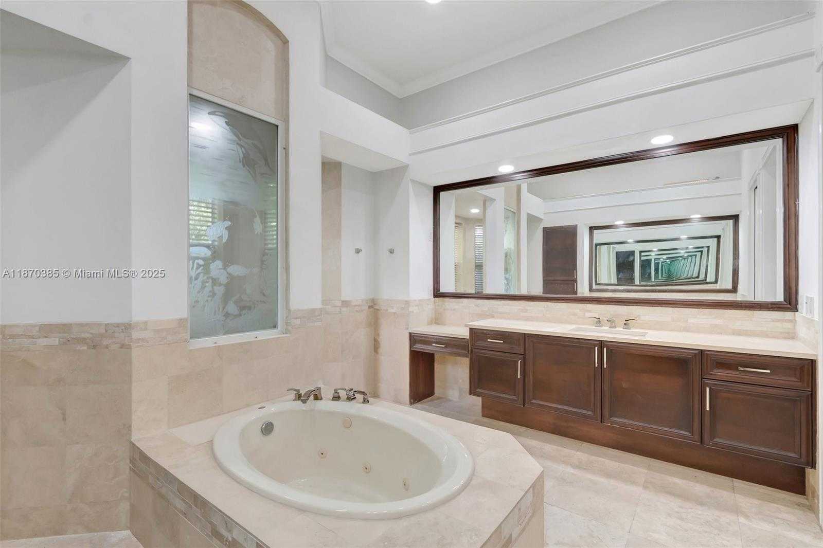 Small Image of 8244 LAKEVIEW DR, West Palm Beach Number 32