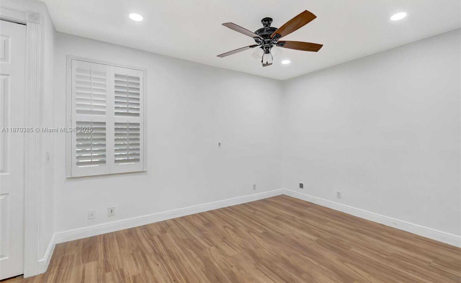 Small Image of 8244 LAKEVIEW DR, West Palm Beach Number 36