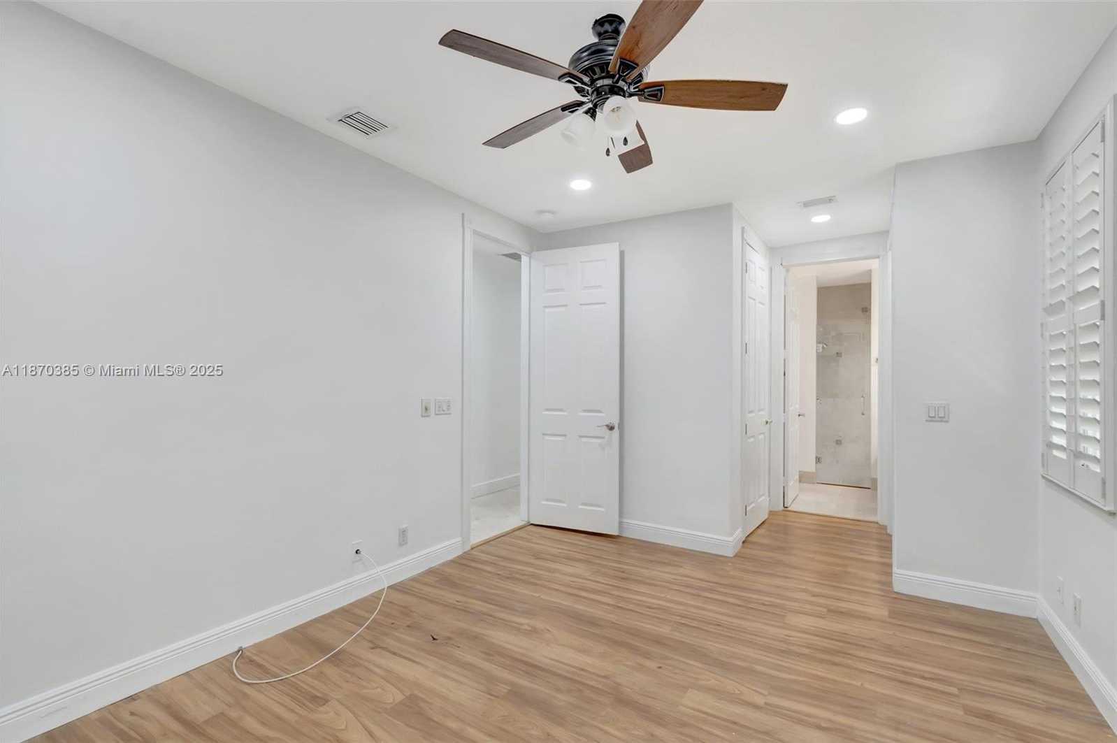 Small Image of 8244 LAKEVIEW DR, West Palm Beach Number 37