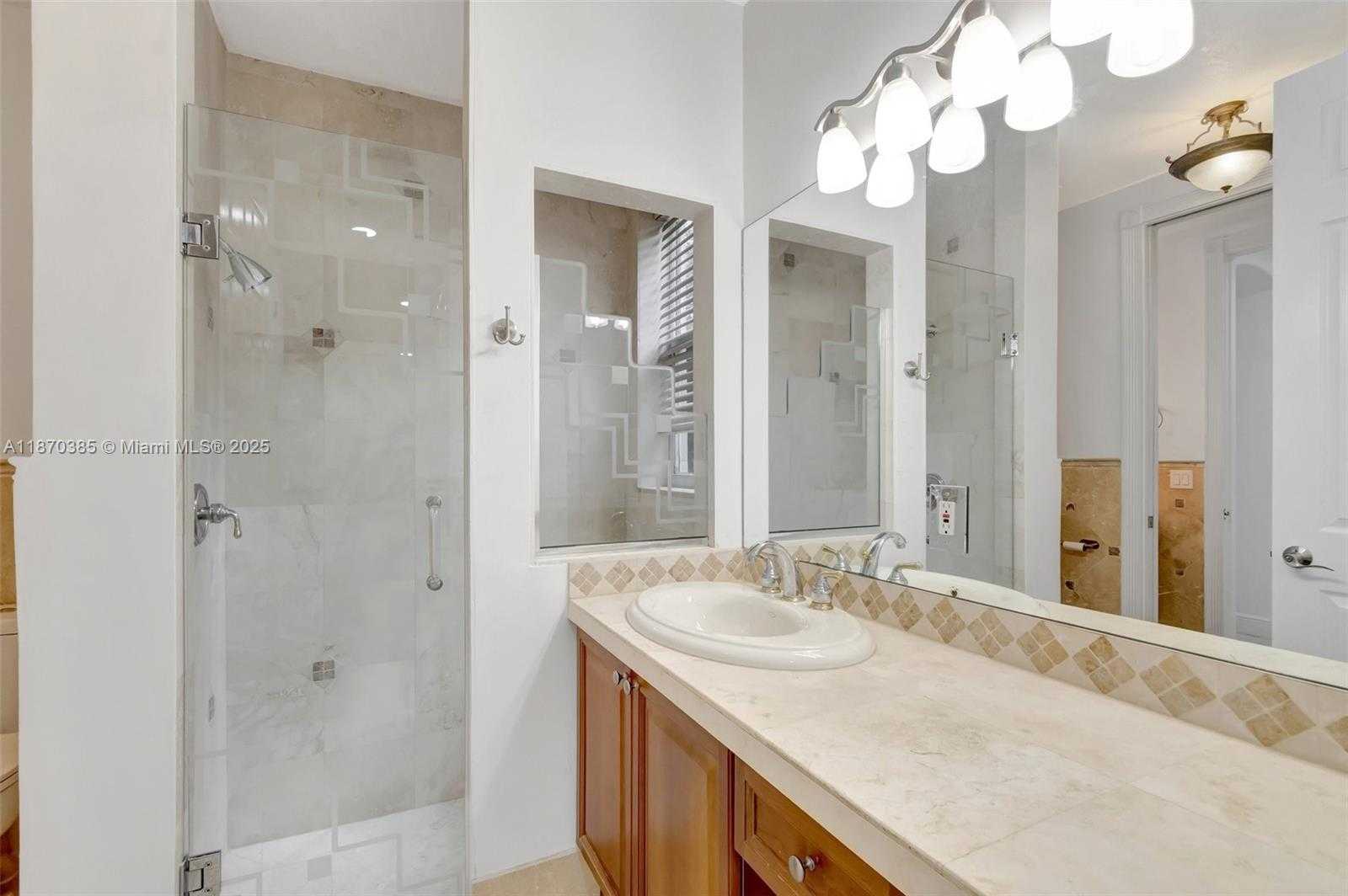 Small Image of 8244 LAKEVIEW DR, West Palm Beach Number 38