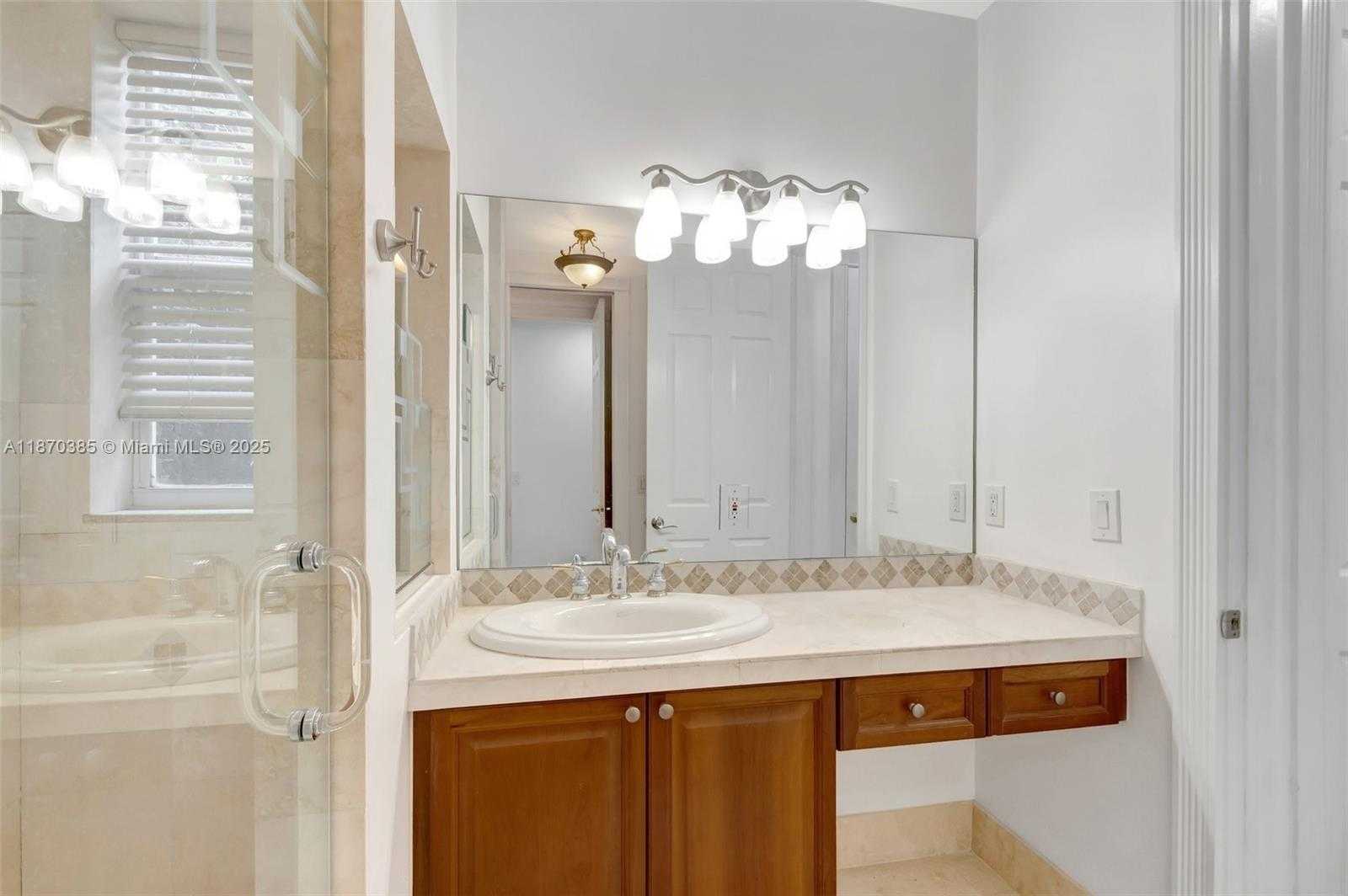 Small Image of 8244 LAKEVIEW DR, West Palm Beach Number 39