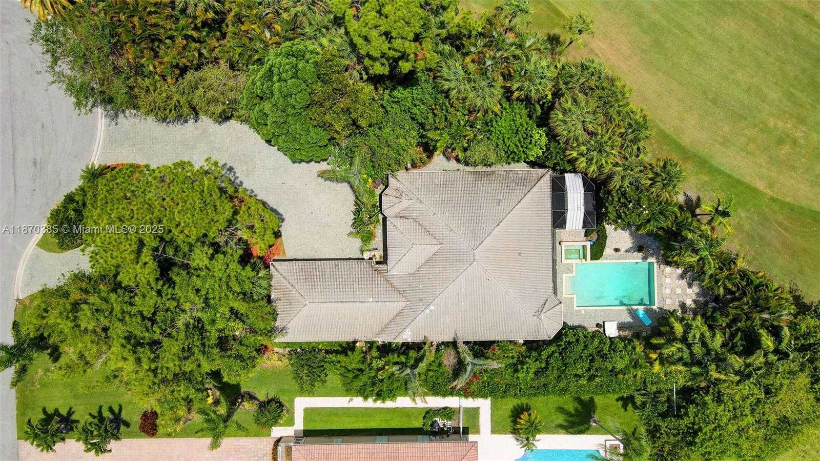 Small Image of 8244 LAKEVIEW DR, West Palm Beach Number 4