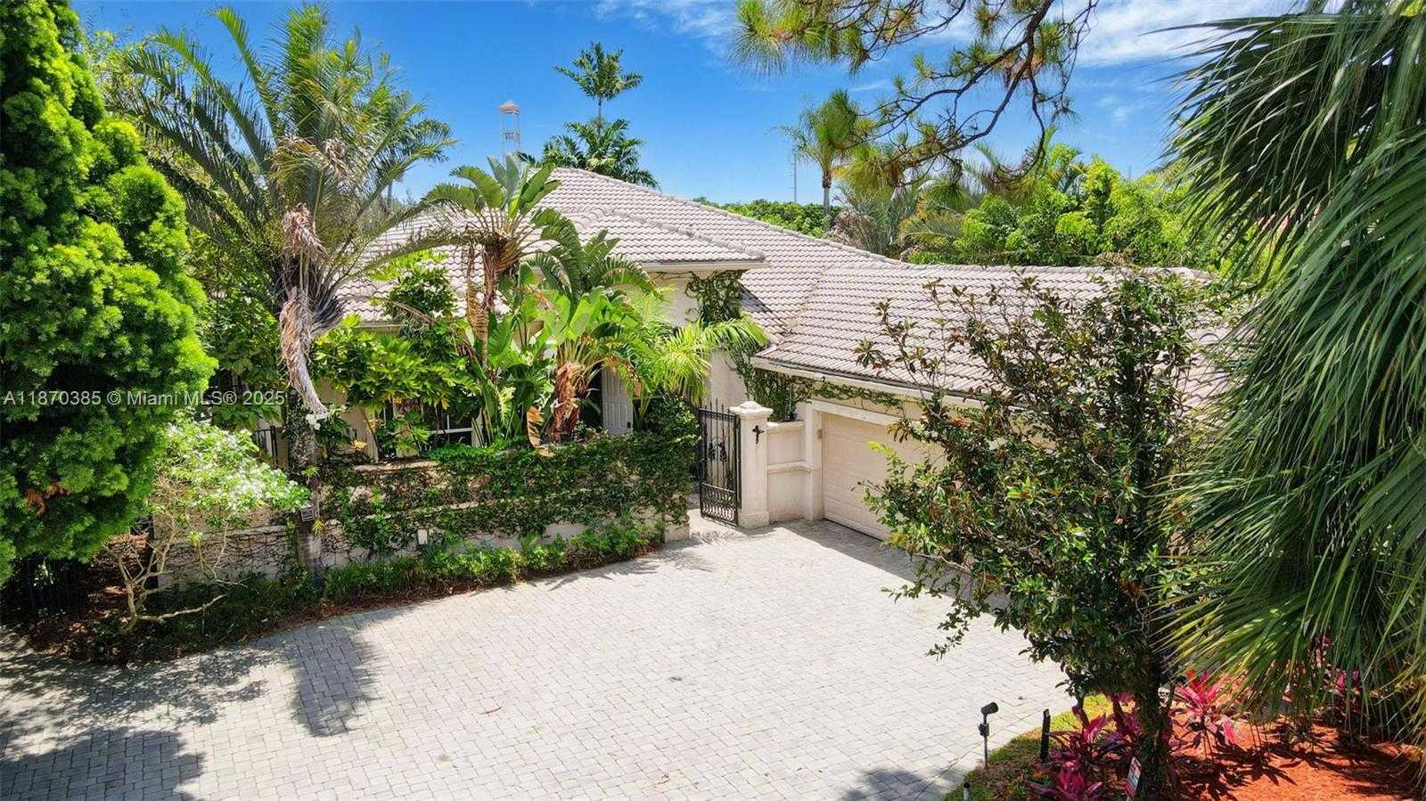 Small Image of 8244 LAKEVIEW DR, West Palm Beach Number 5