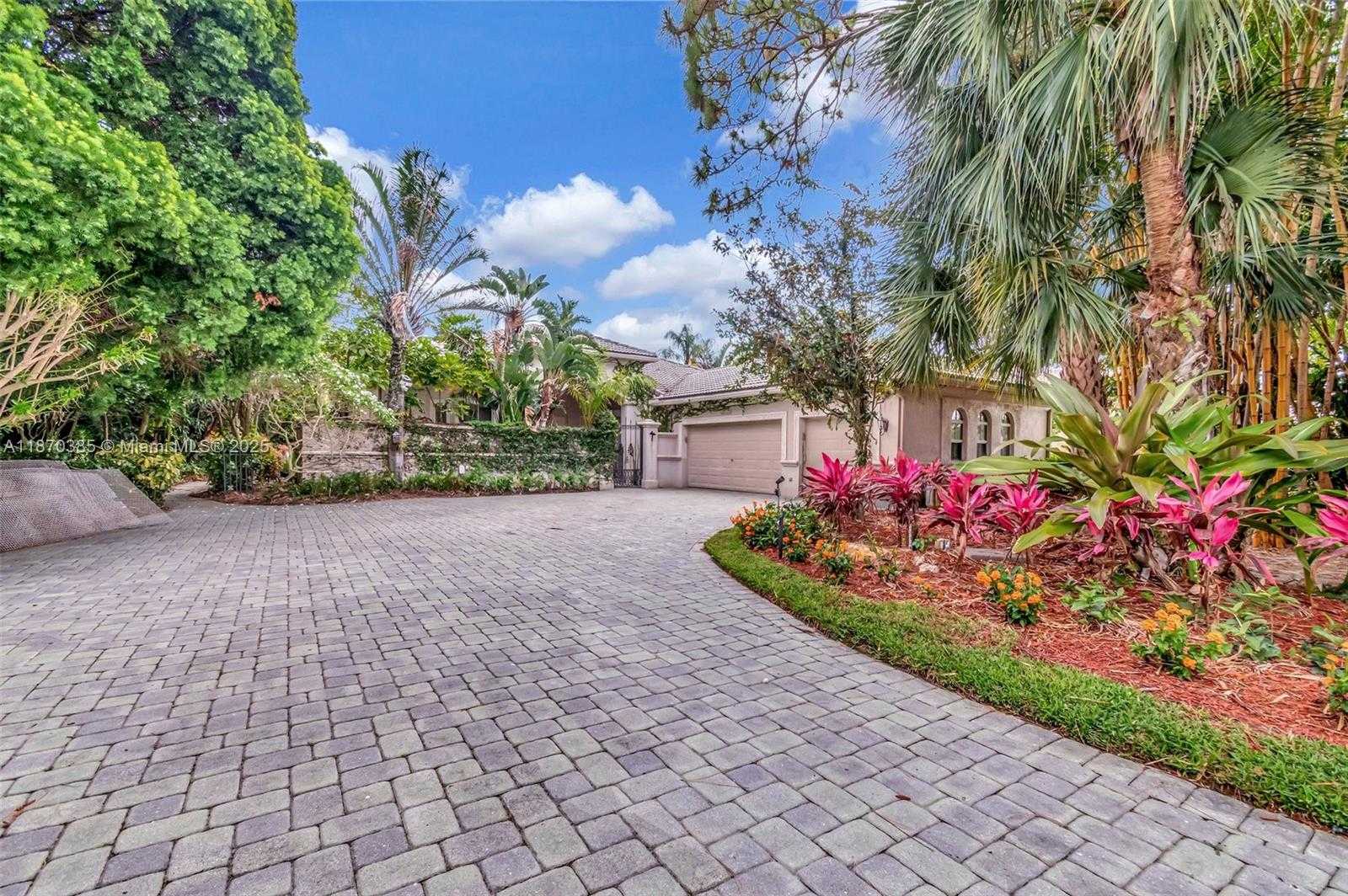Small Image of 8244 LAKEVIEW DR, West Palm Beach Number 6