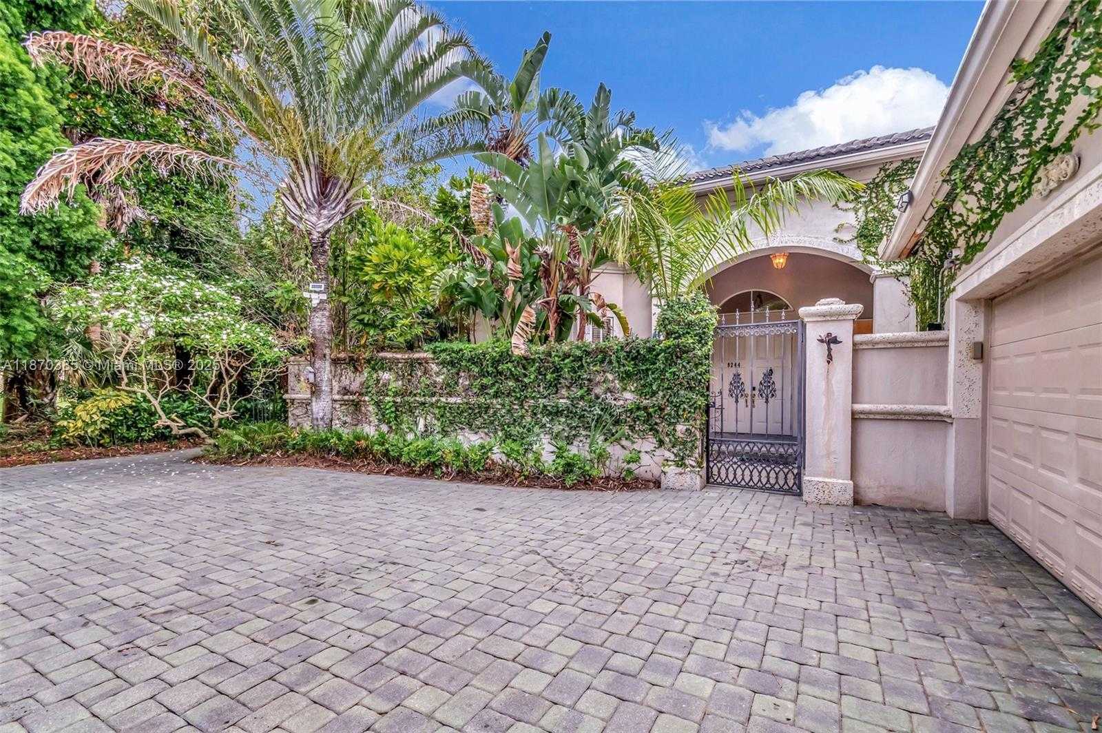 Small Image of 8244 LAKEVIEW DR, West Palm Beach Number 8