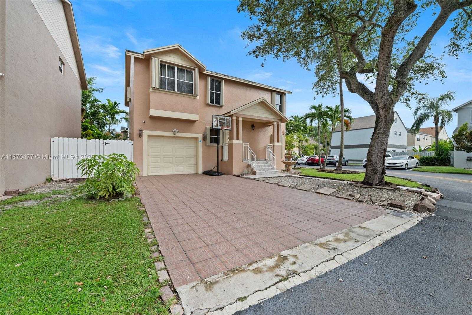 Small Image of 381 NORTH WEST 102ND TER, Pembroke Pines Number 2