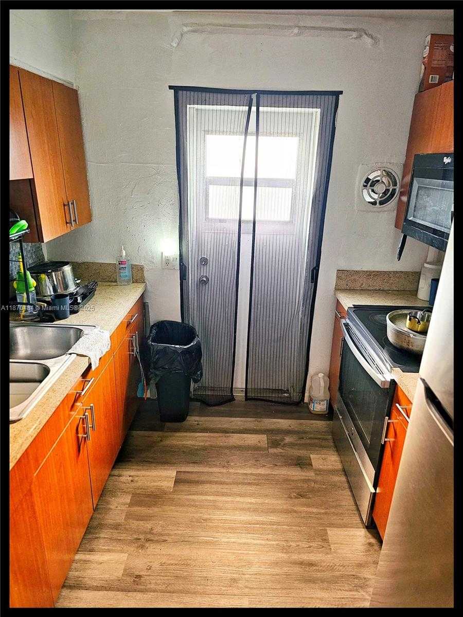 Small Image of 109 NORTH WEST 28TH TER, Fort Lauderdale Number 5