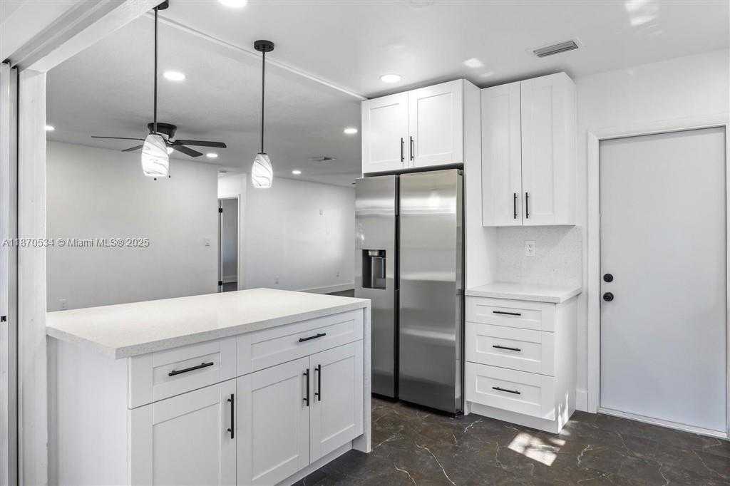 Small Image of 6712 ARBOR DR, Miramar Number 12