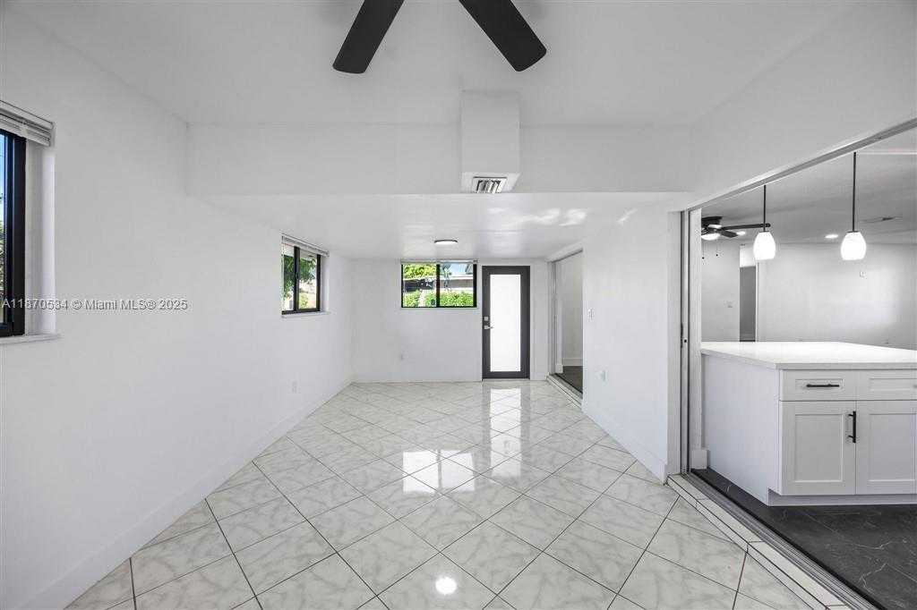 Small Image of 6712 ARBOR DR, Miramar Number 14
