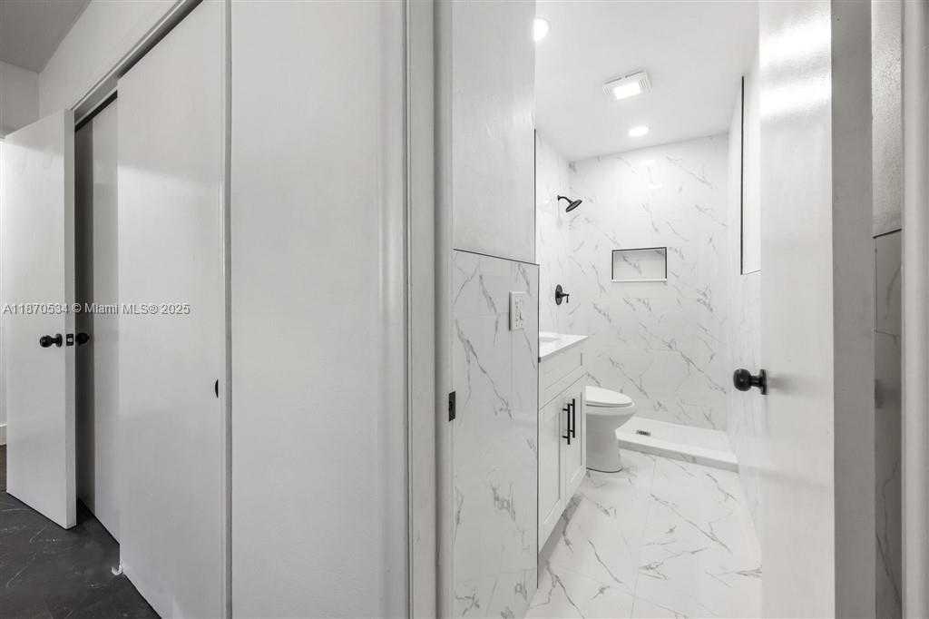 Small Image of 6712 ARBOR DR, Miramar Number 19