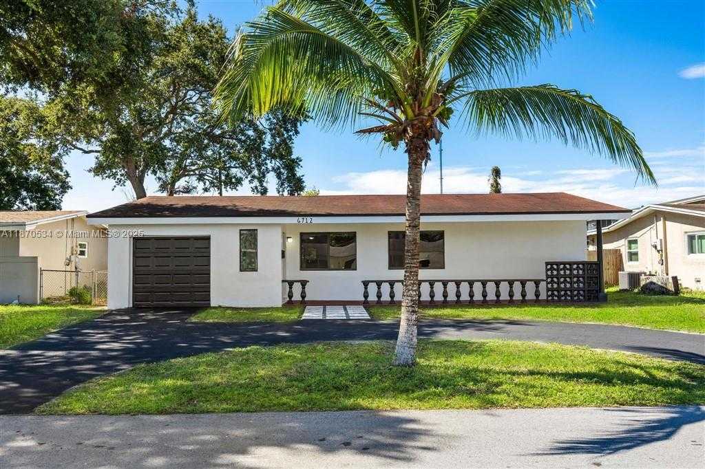 Small Image of 6712 ARBOR DR, Miramar Number 2