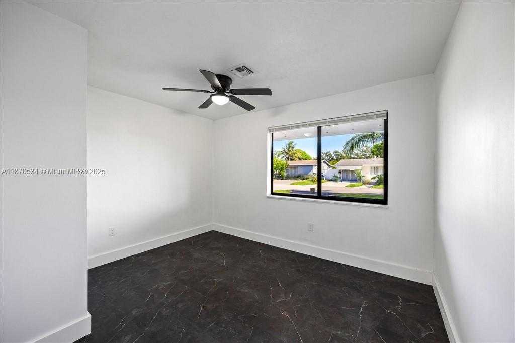 Small Image of 6712 ARBOR DR, Miramar Number 20