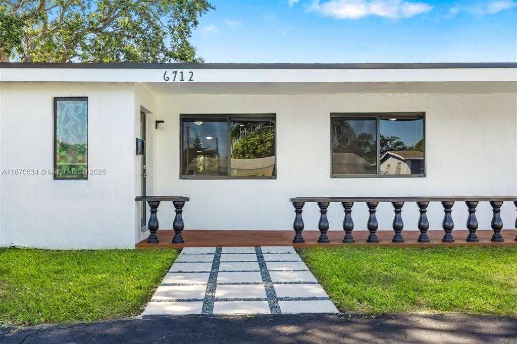 Small Image of 6712 ARBOR DR, Miramar Number 30