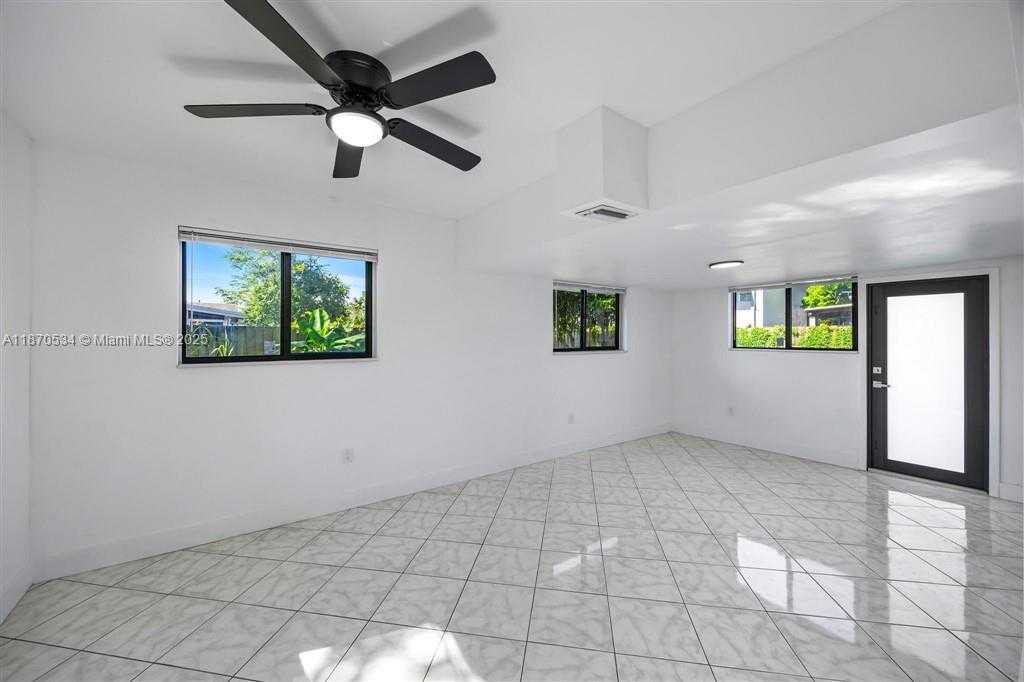 Small Image of 6712 ARBOR DR, Miramar Number 41